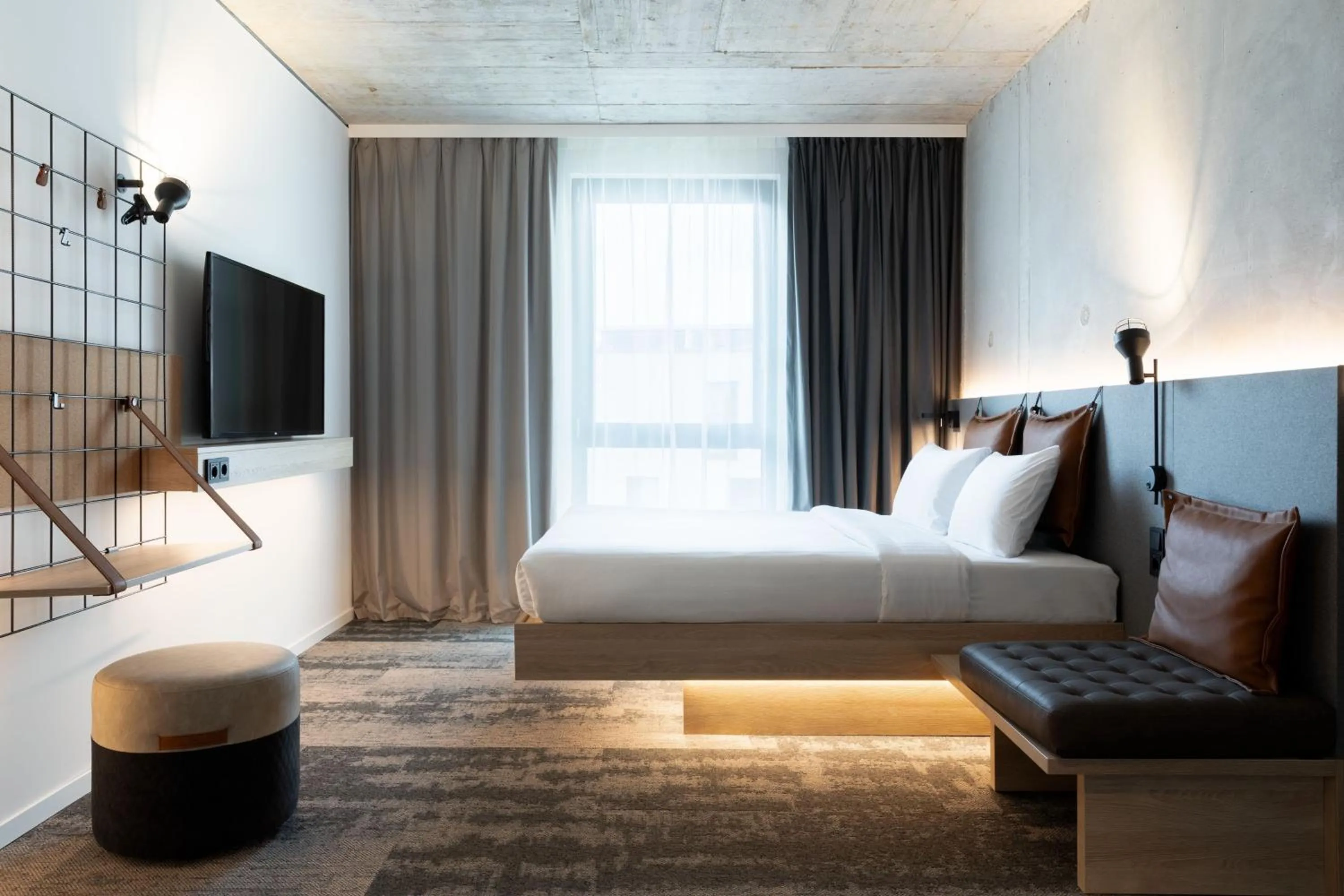 Photo of the whole room, Bed in Moxy Outletcity Metzingen