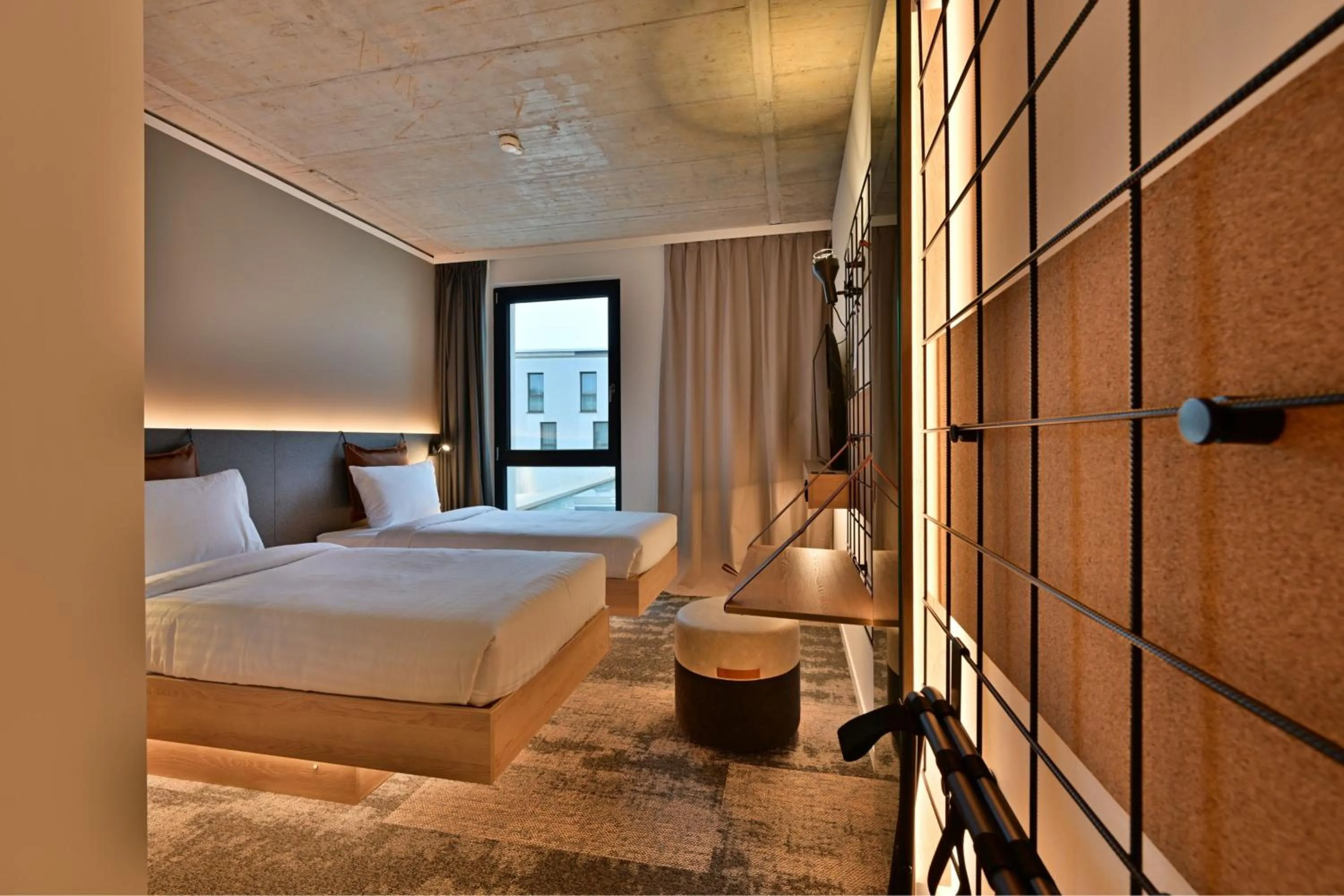 Photo of the whole room, Bed in Moxy Outletcity Metzingen