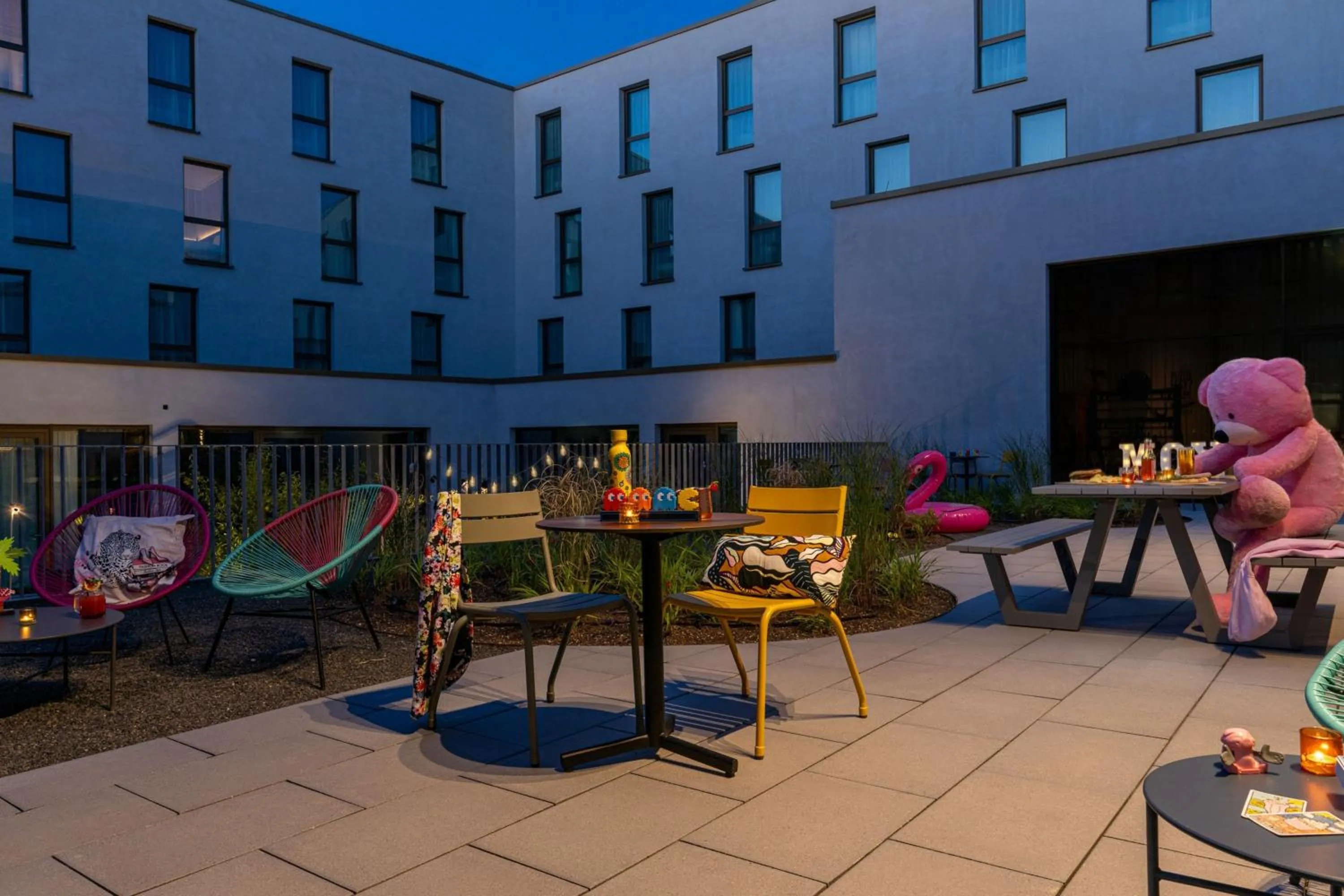 Restaurant/places to eat in Moxy Outletcity Metzingen