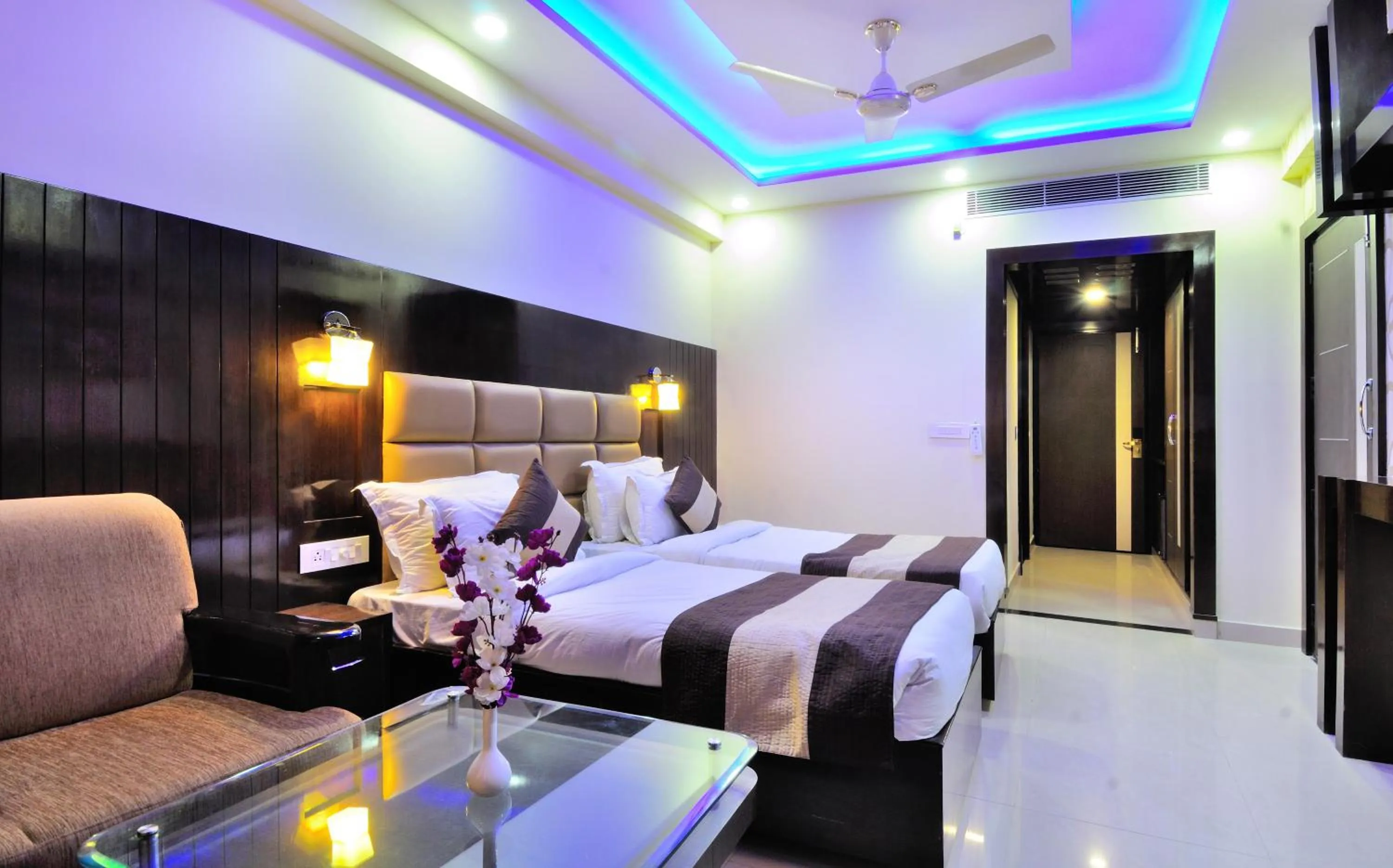 Bedroom, Bed in Hotel Crystal Ganga Heights 5 Min from Har Ki Pauri