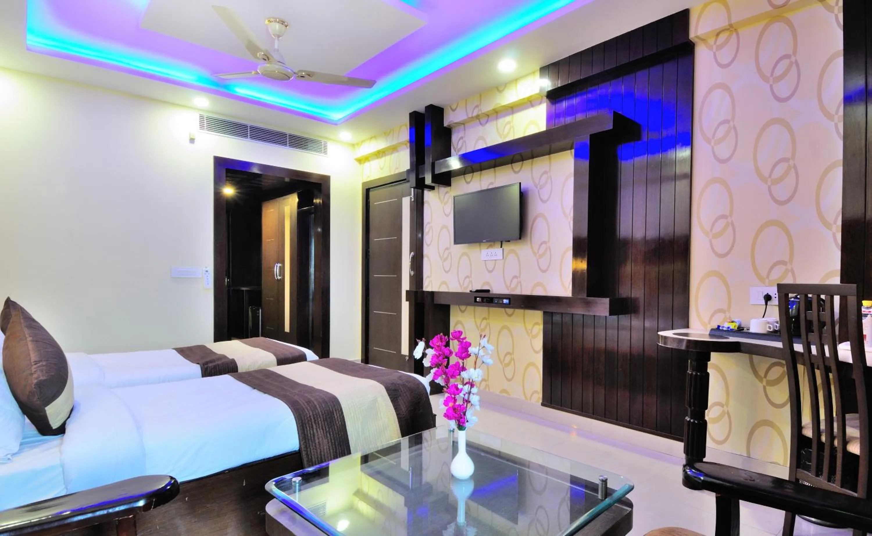 Bedroom, Bed in Hotel Crystal Ganga Heights 5 Min from Har Ki Pauri