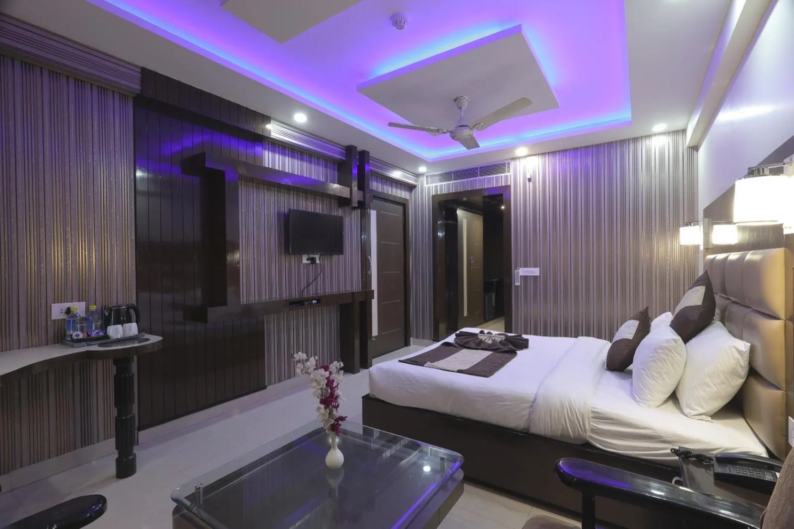 Bed in Hotel Crystal Ganga Heights 5 Min from Har Ki Pauri