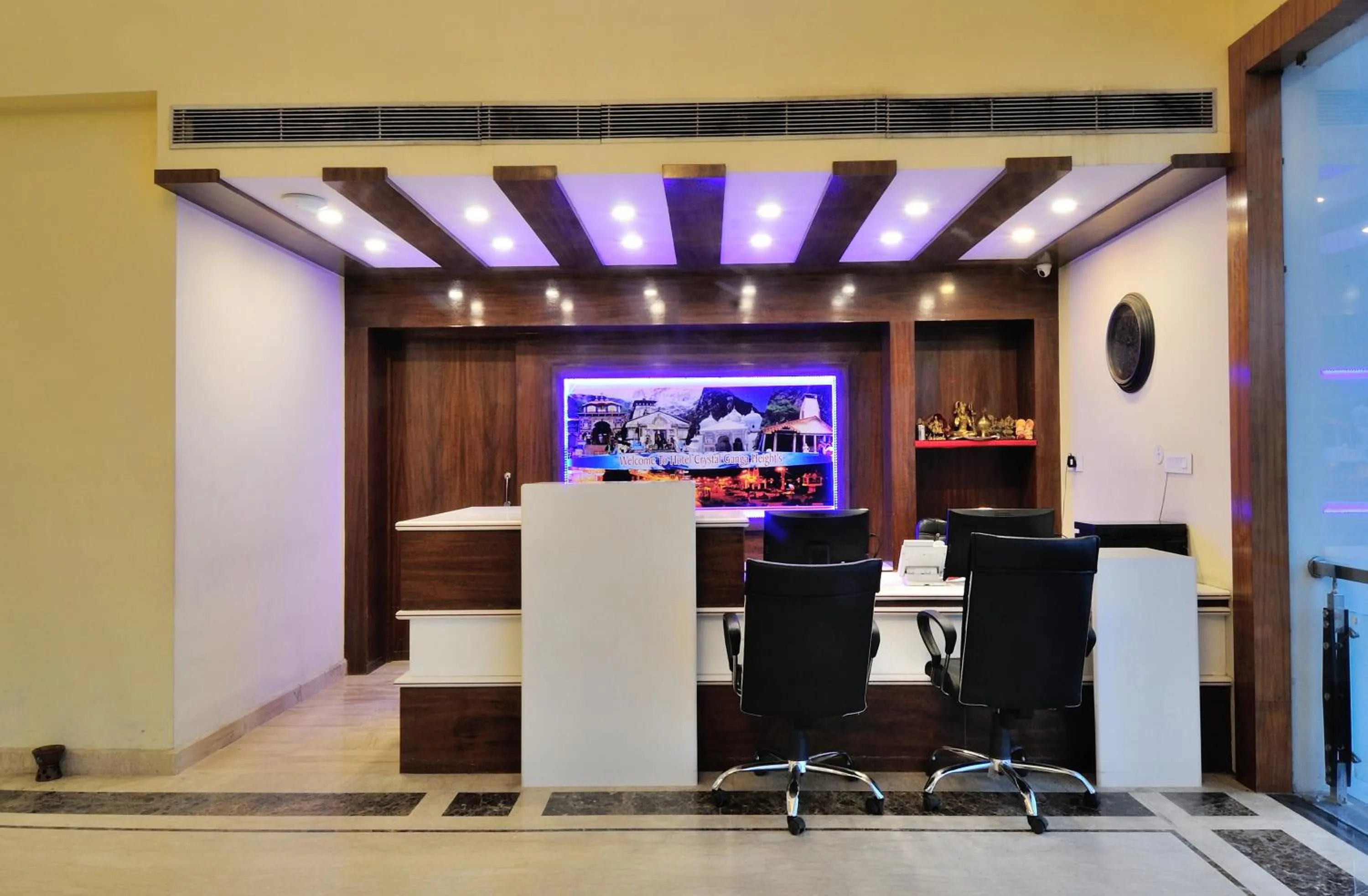 Lobby or reception in Hotel Crystal Ganga Heights 5 Min from Har Ki Pauri