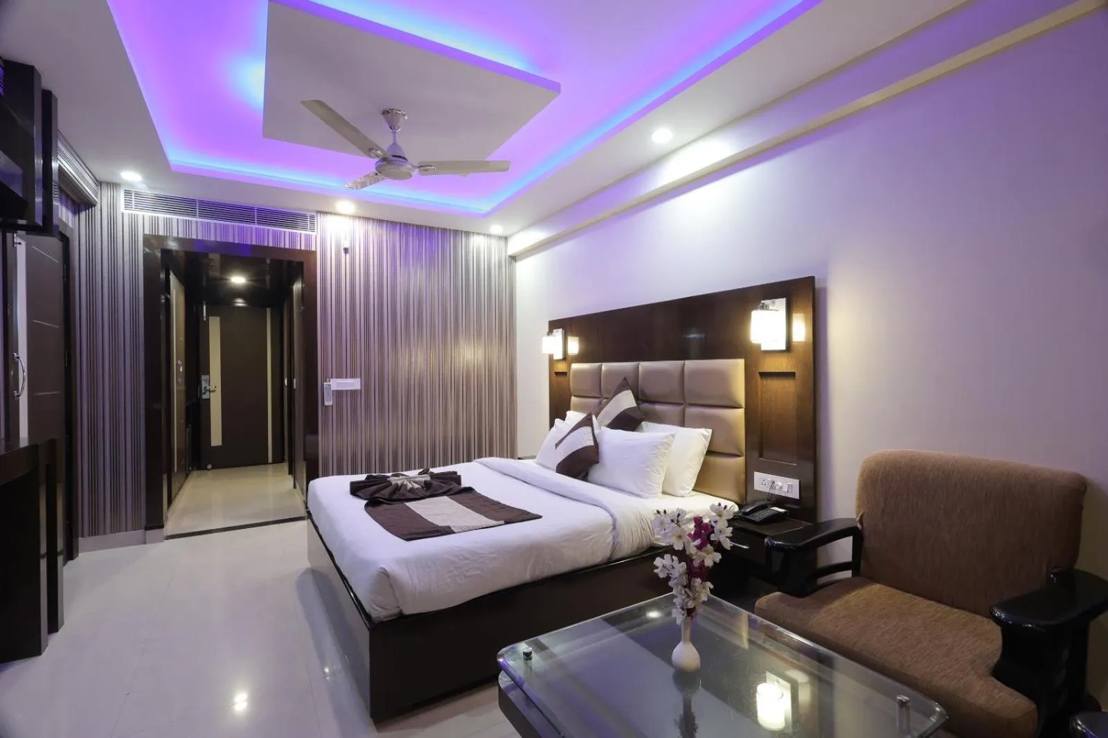 Bed in Hotel Crystal Ganga Heights 5 Min from Har Ki Pauri