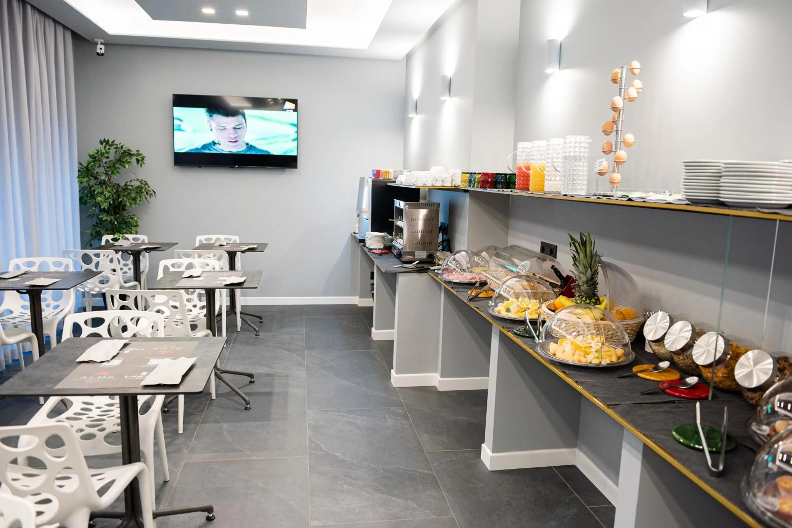 Breakfast in Alma Hotel