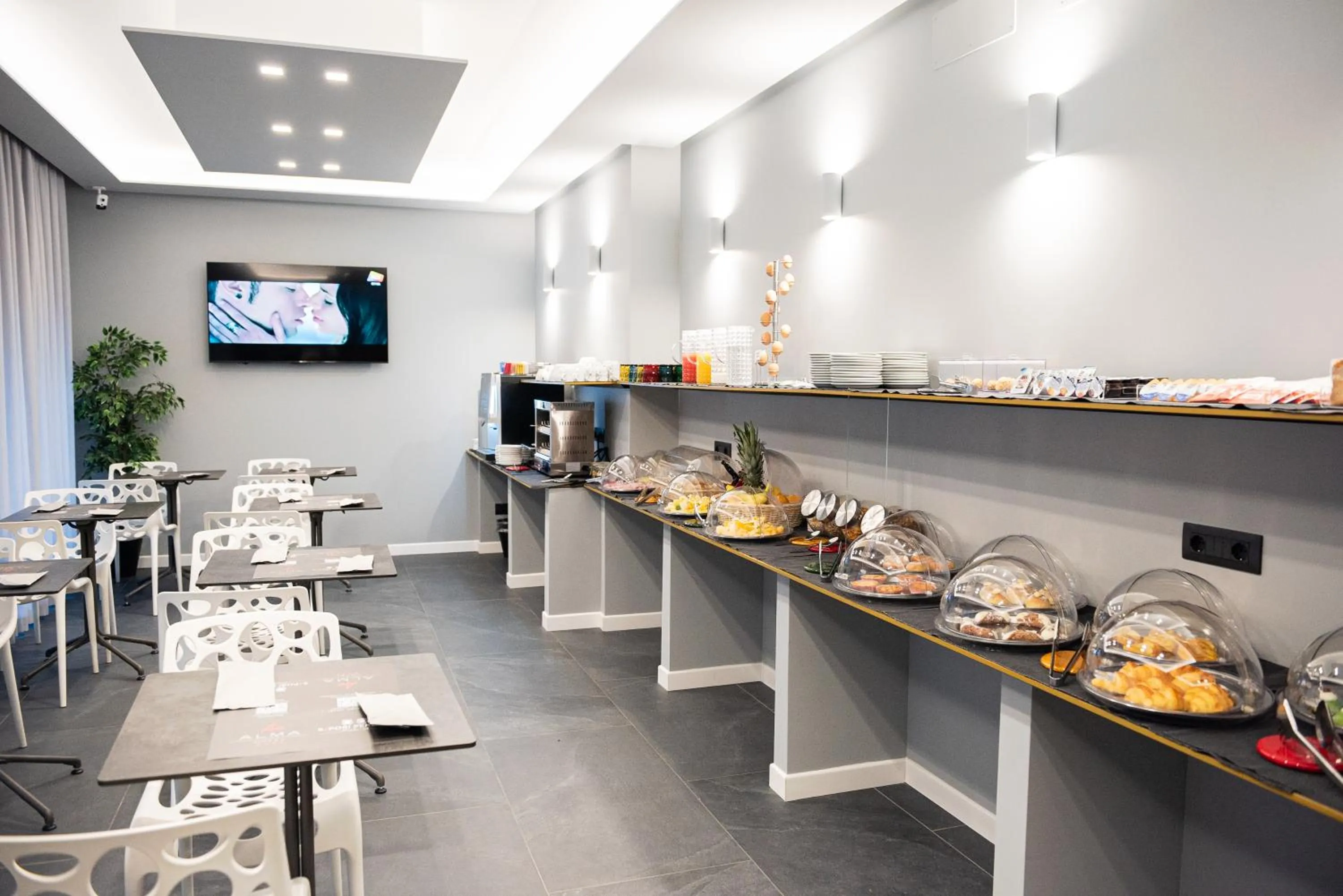 Breakfast in Alma Hotel