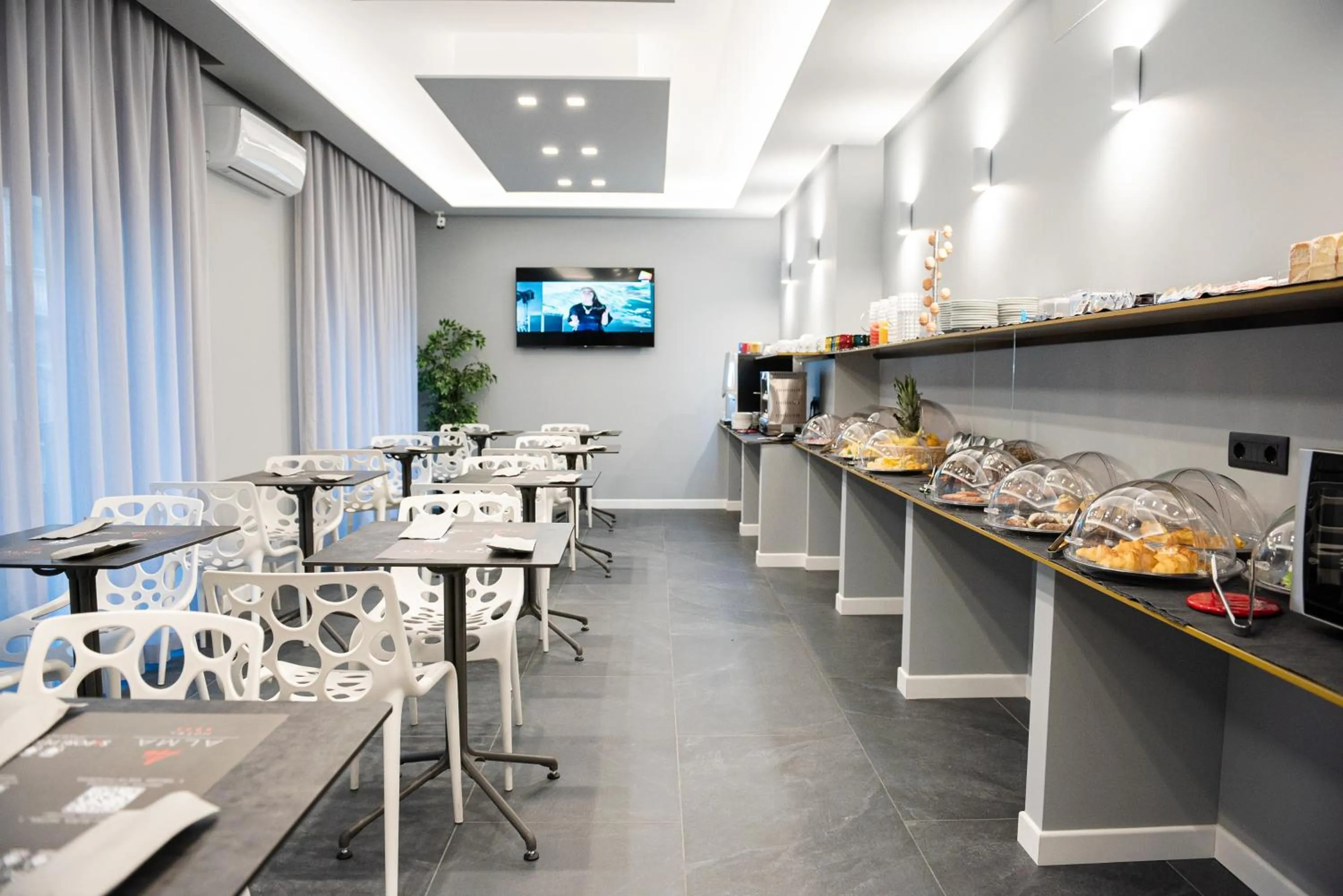 Breakfast in Alma Hotel