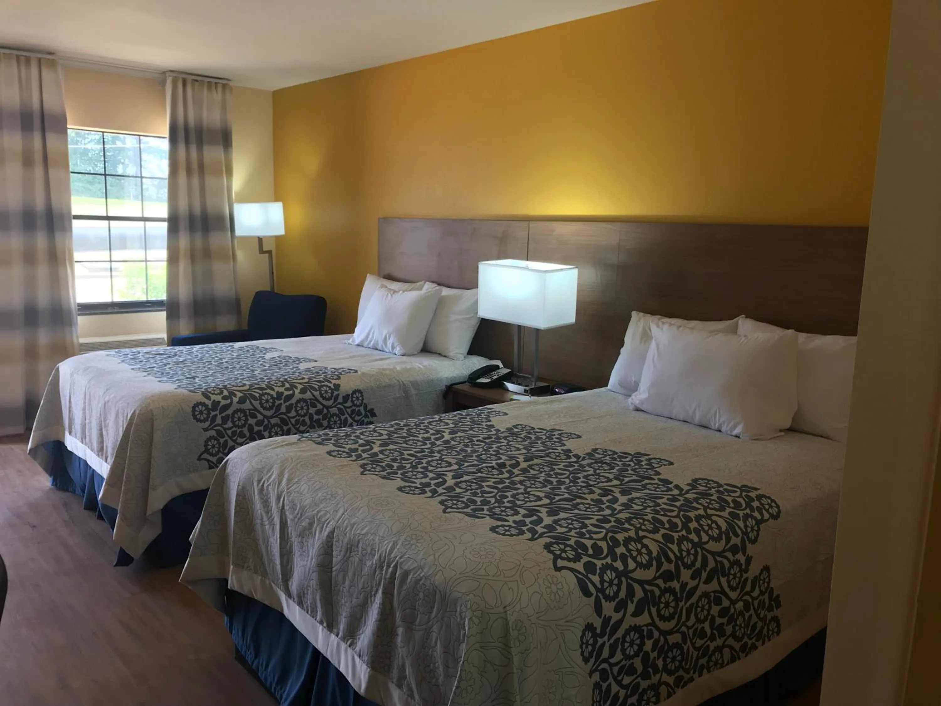 Bed in Days Inn by Wyndham Batesville