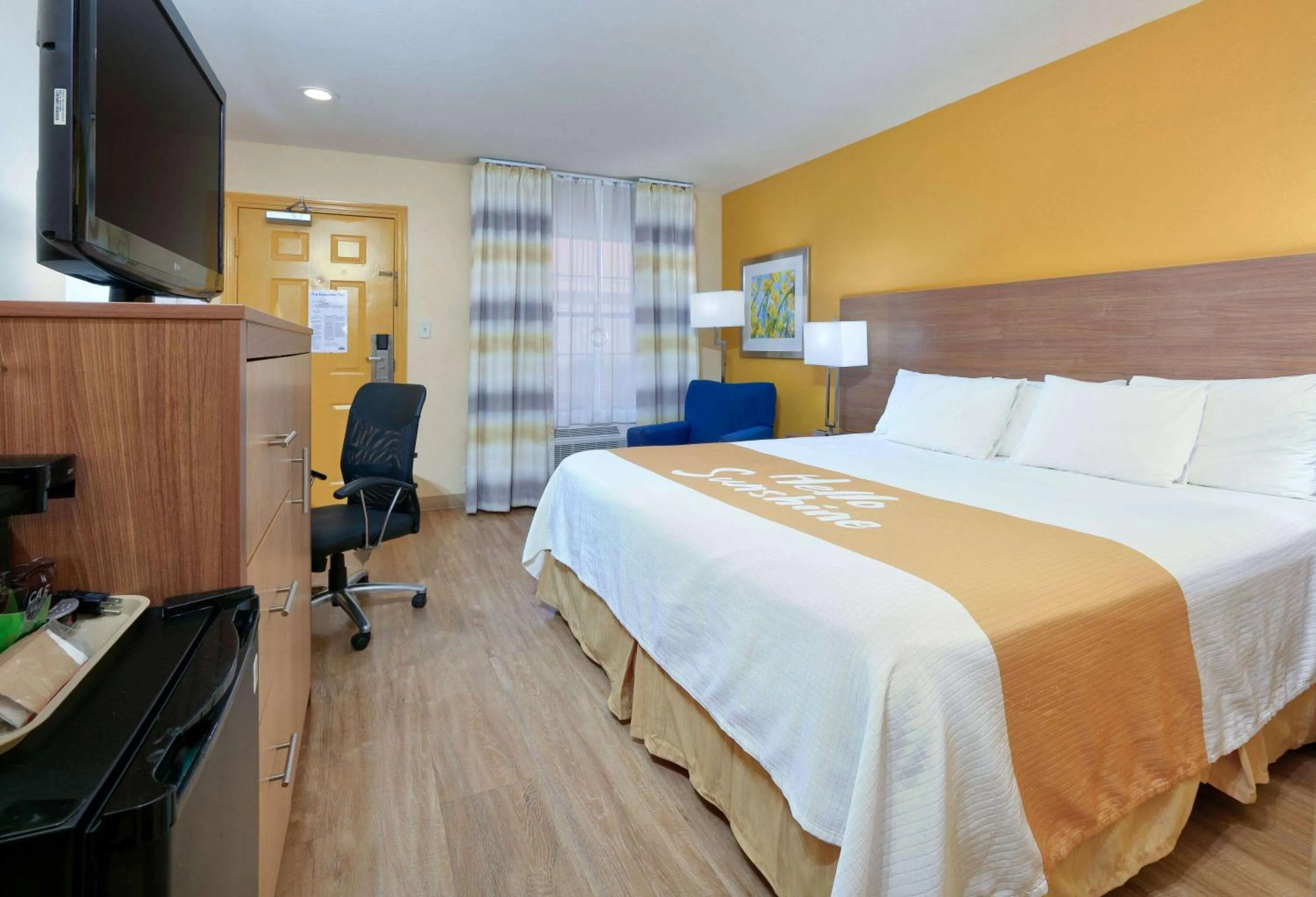 Photo of the whole room, Bed in Days Inn by Wyndham Batesville