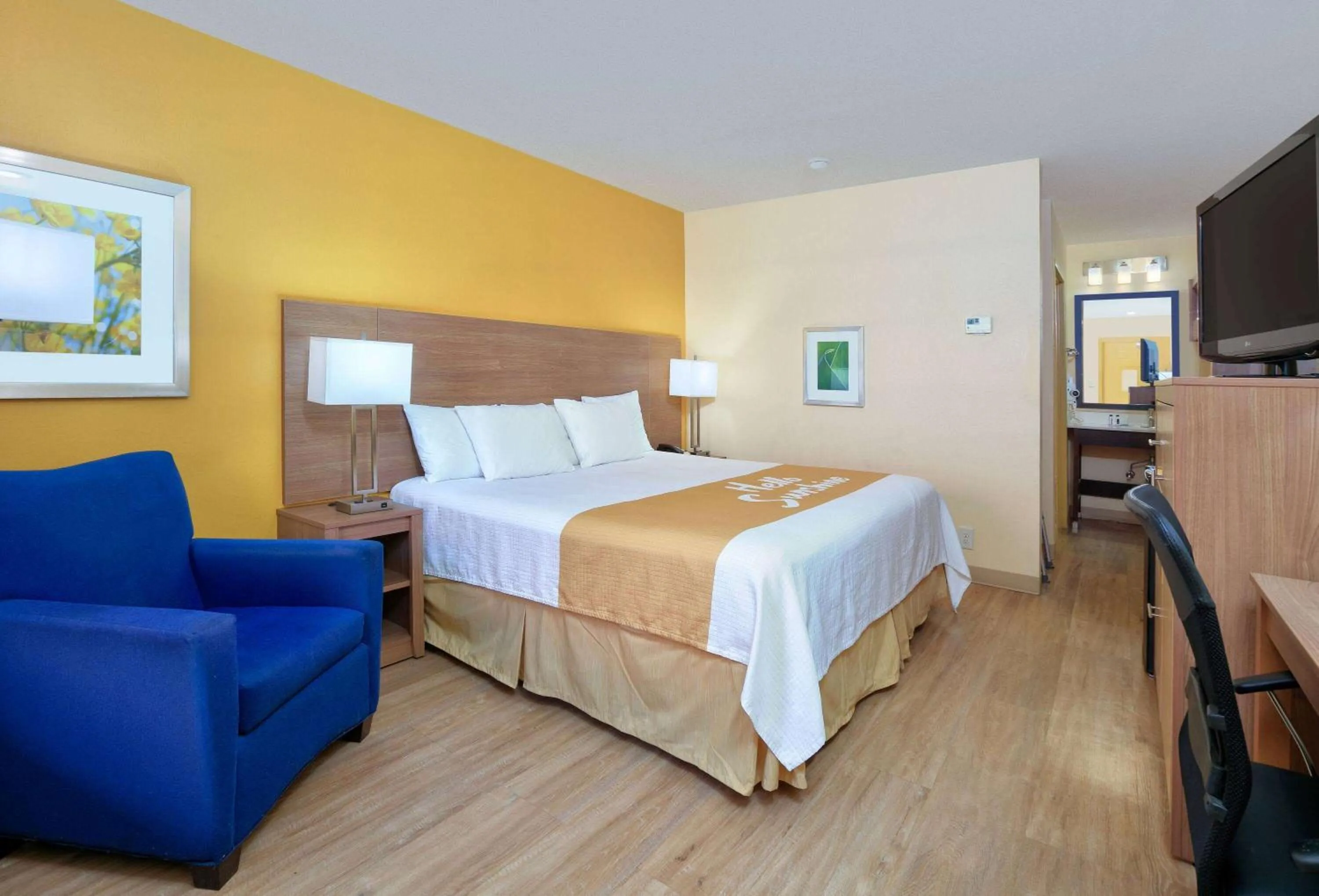 Photo of the whole room, Bed in Days Inn by Wyndham Batesville