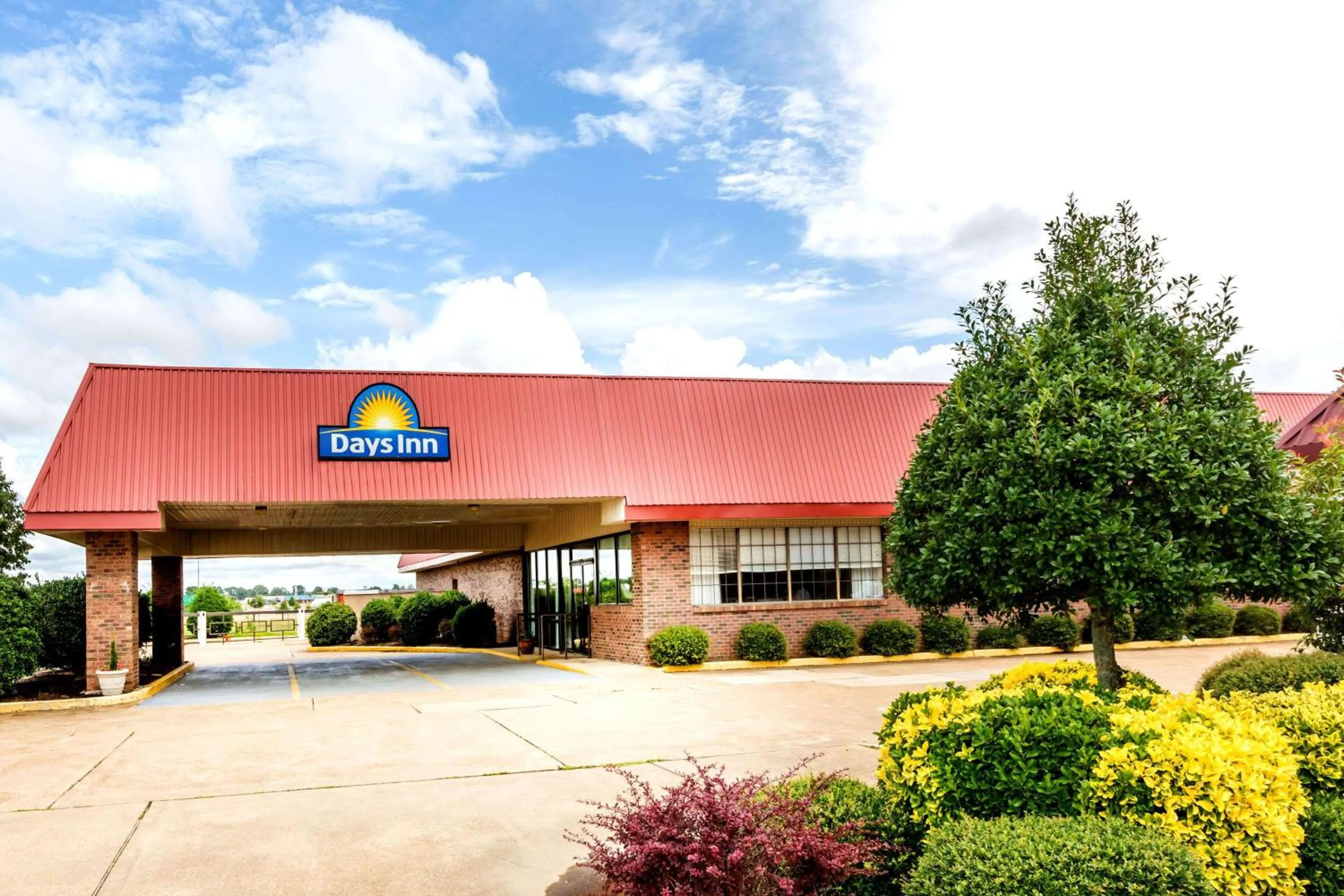Property building in Days Inn by Wyndham Batesville