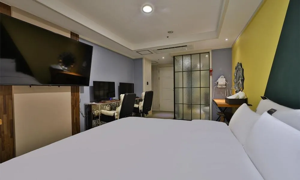 Photo of the whole room in Changwon Hotel Baba