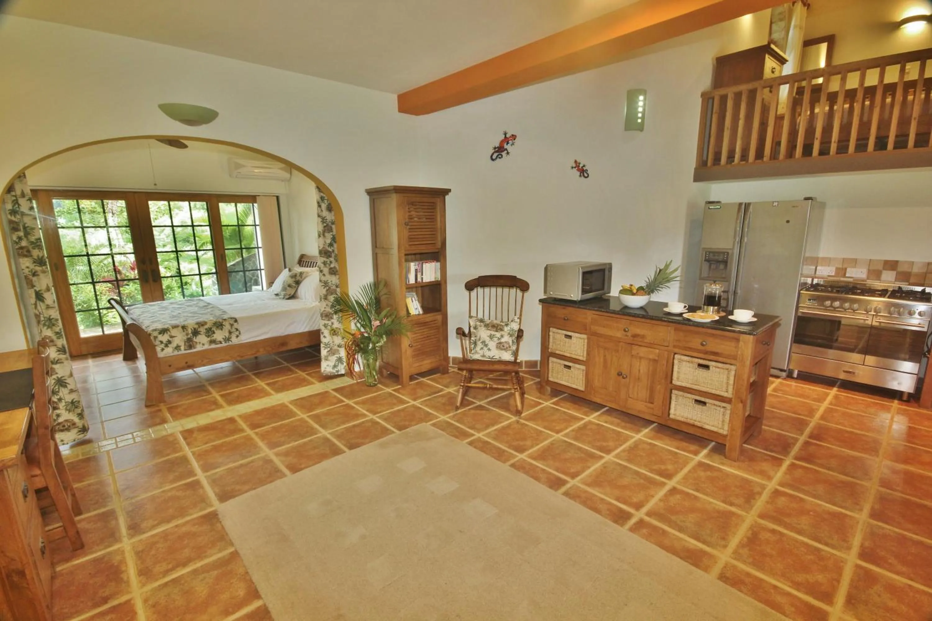 Kitchen or kitchenette in Tropical Hideaway