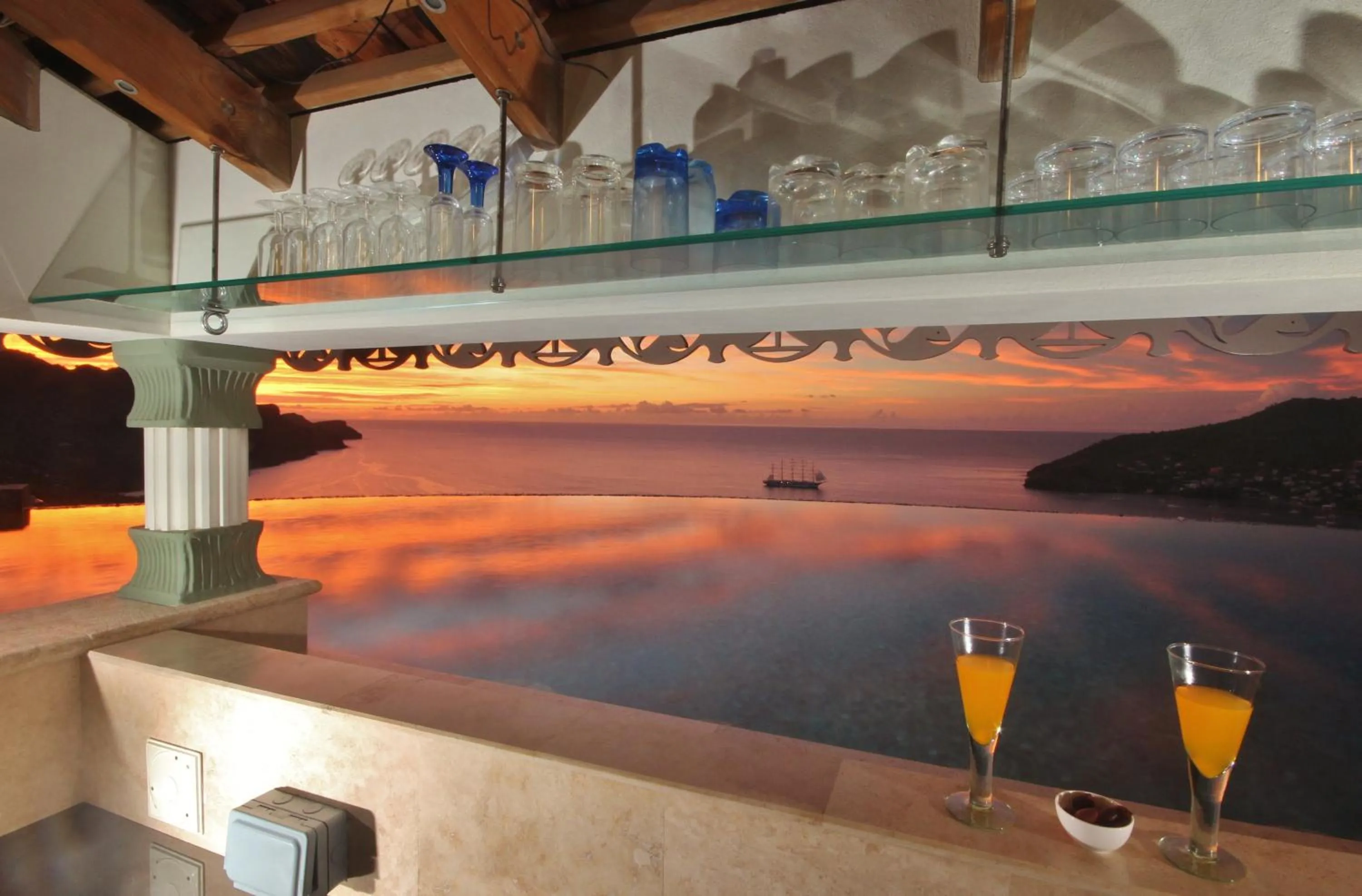 Lounge or bar in Tropical Hideaway