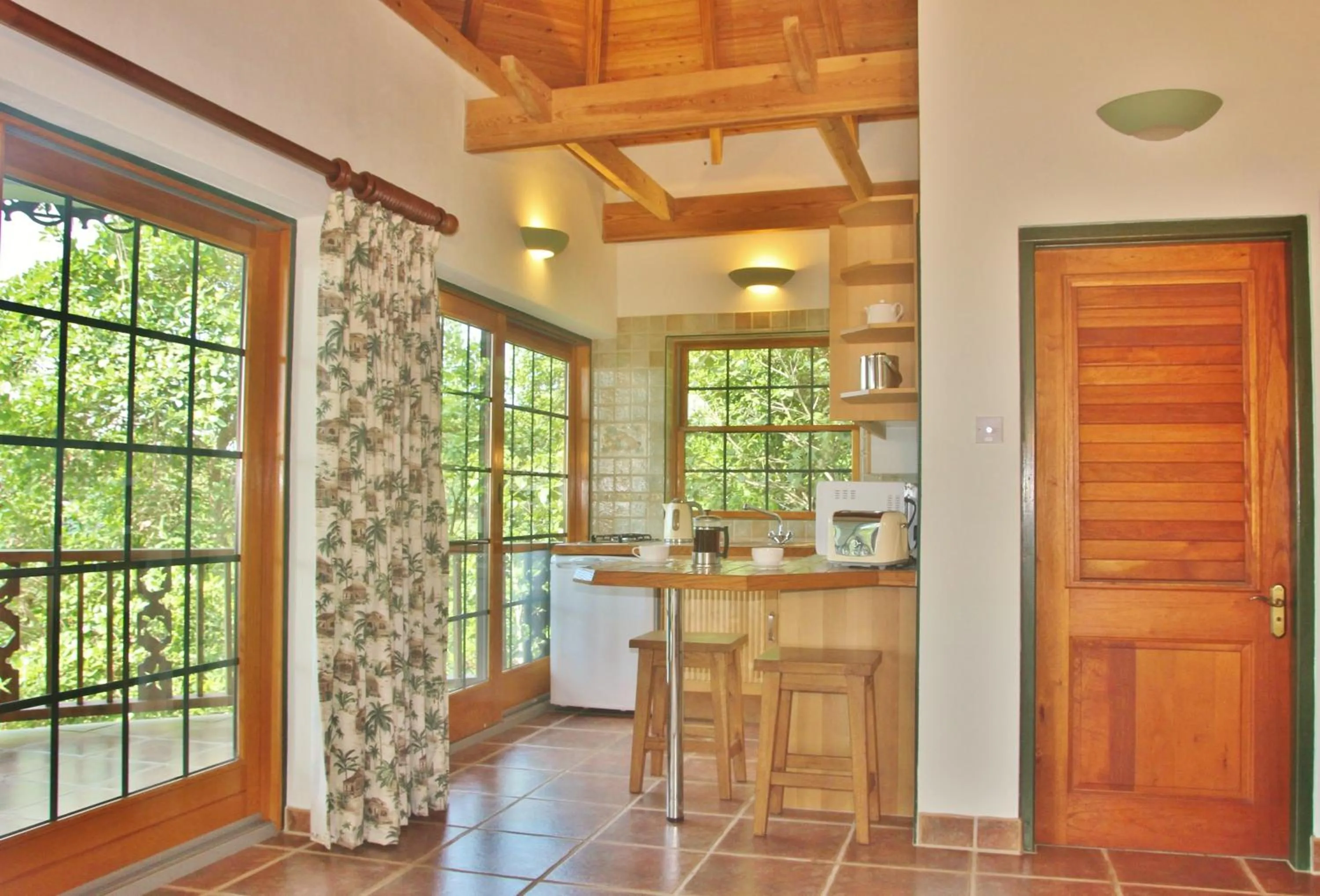 Coffee/tea facilities in Tropical Hideaway