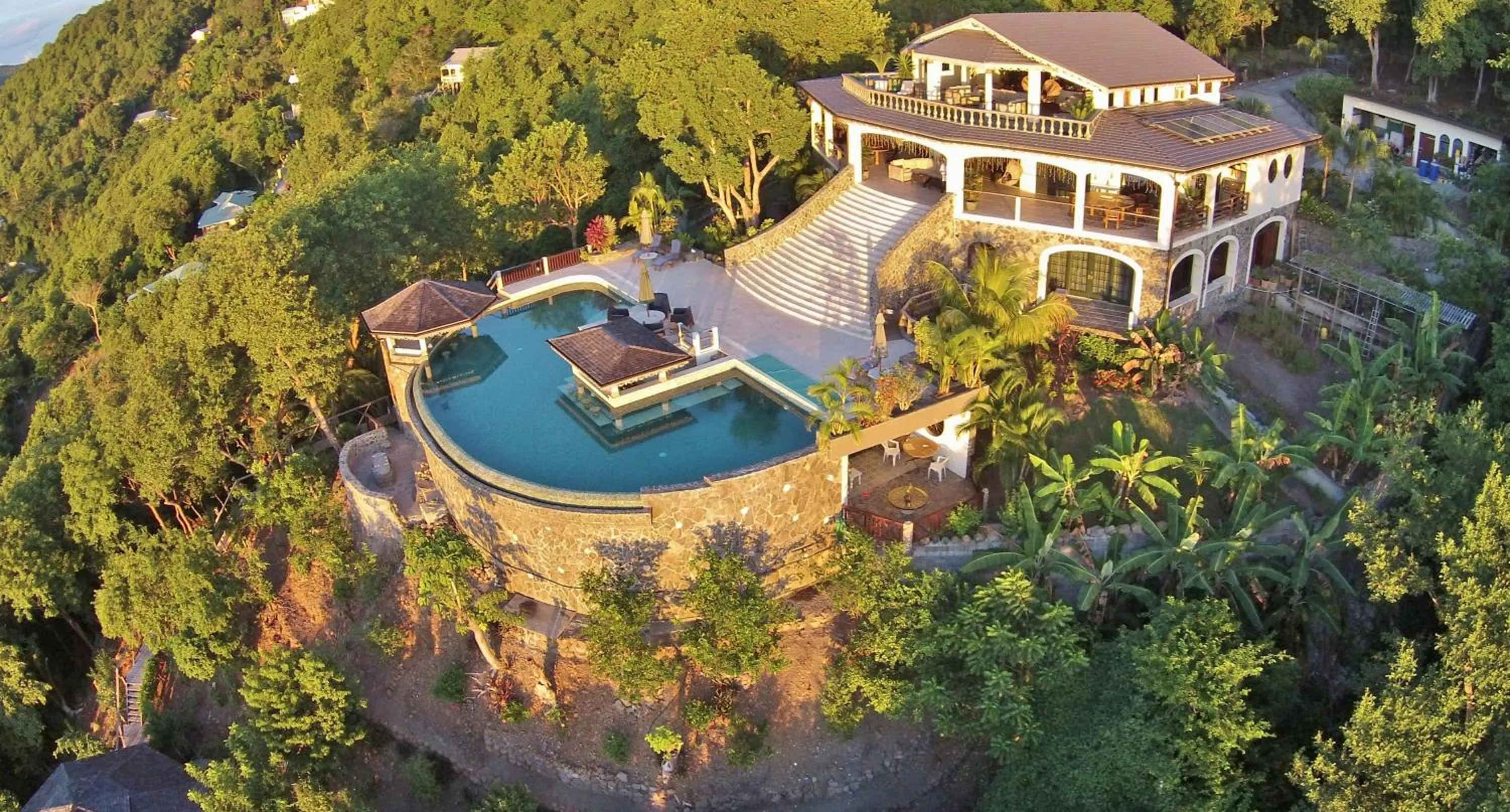 Bird's eye view in Tropical Hideaway