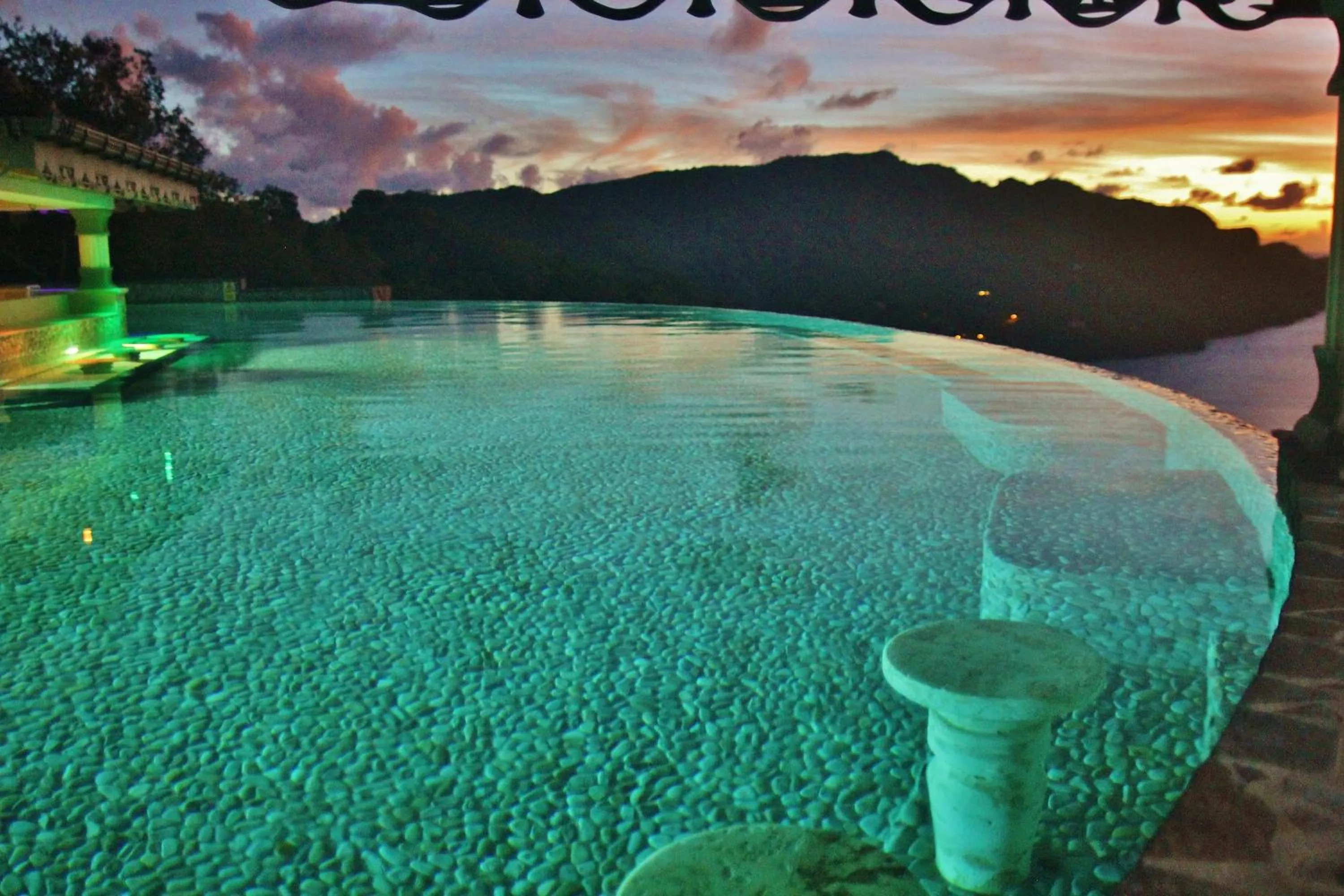 Mountain view in Tropical Hideaway