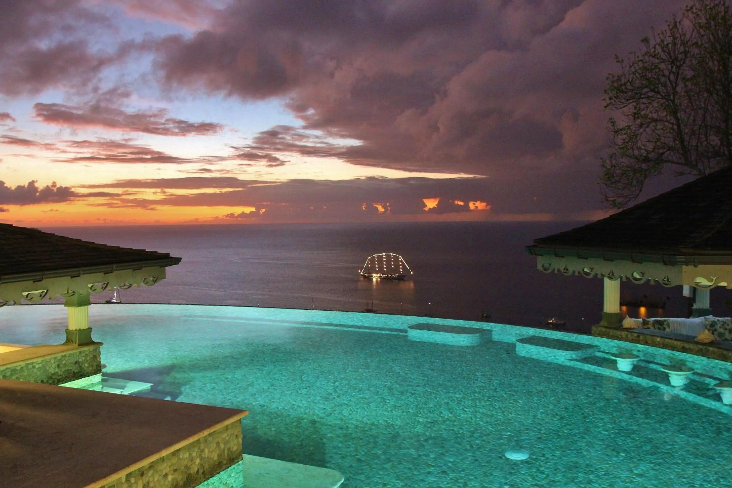 Pool view in Tropical Hideaway