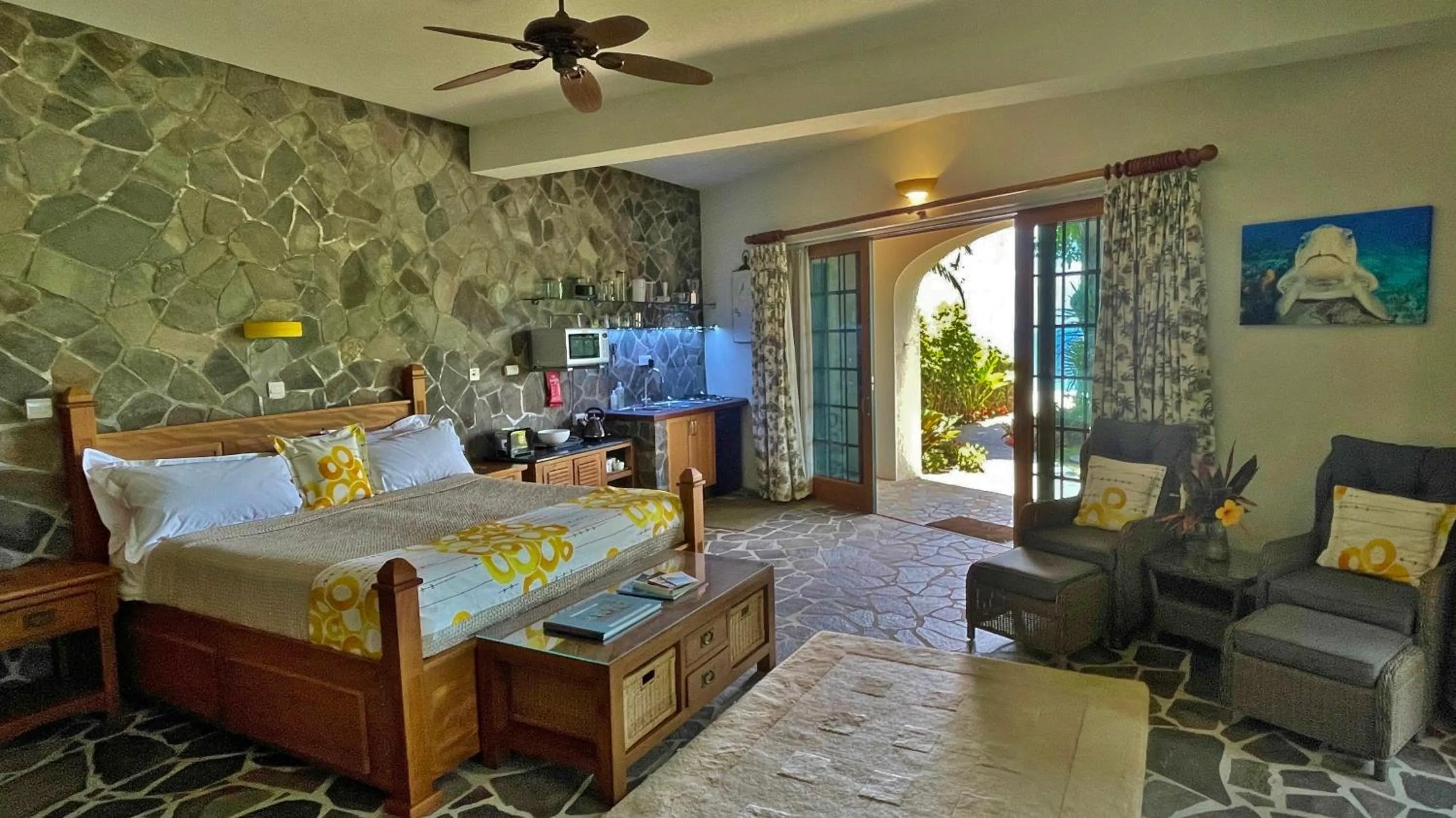 Property building, Bed in Tropical Hideaway