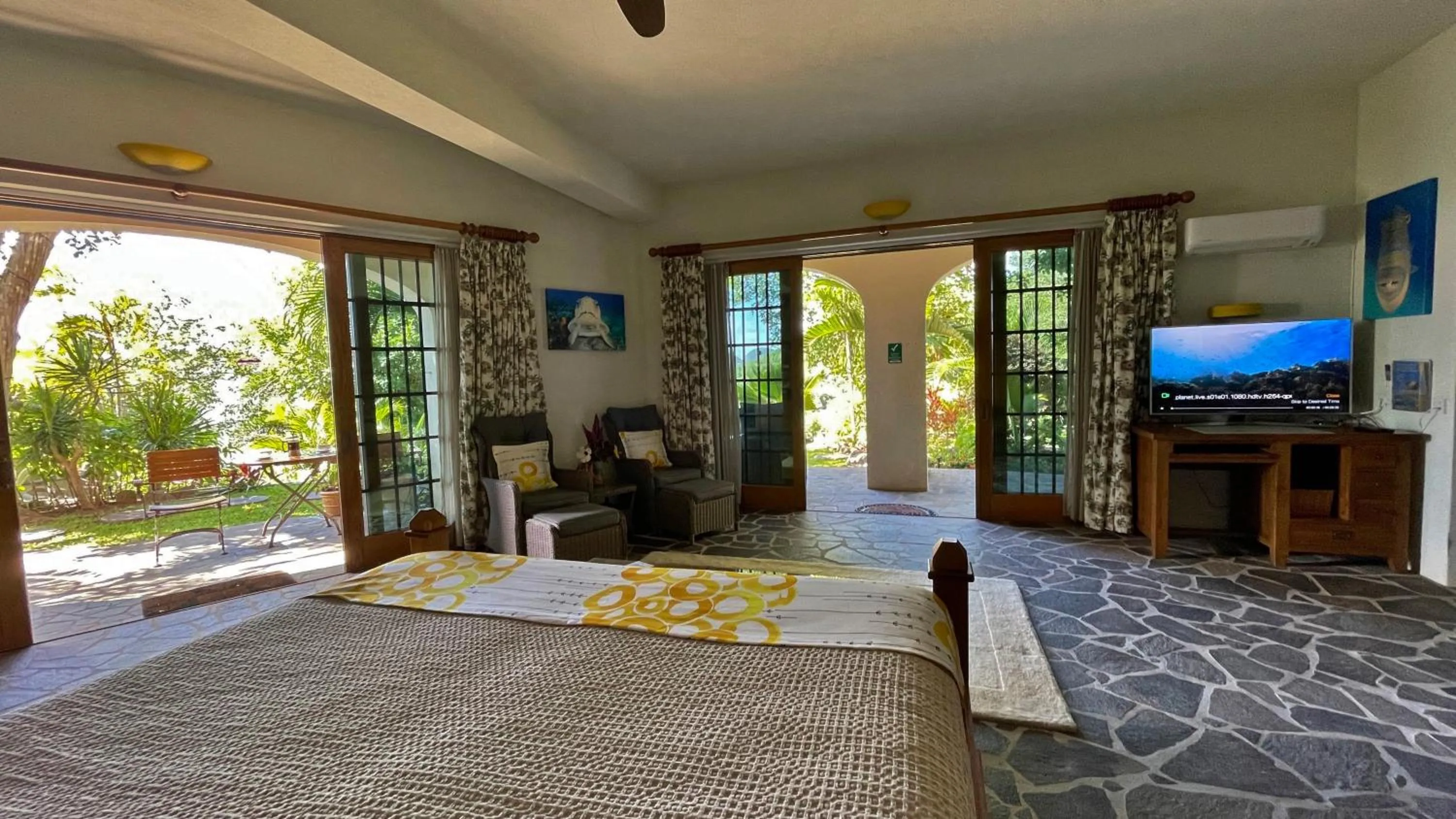 Property building, Bed in Tropical Hideaway