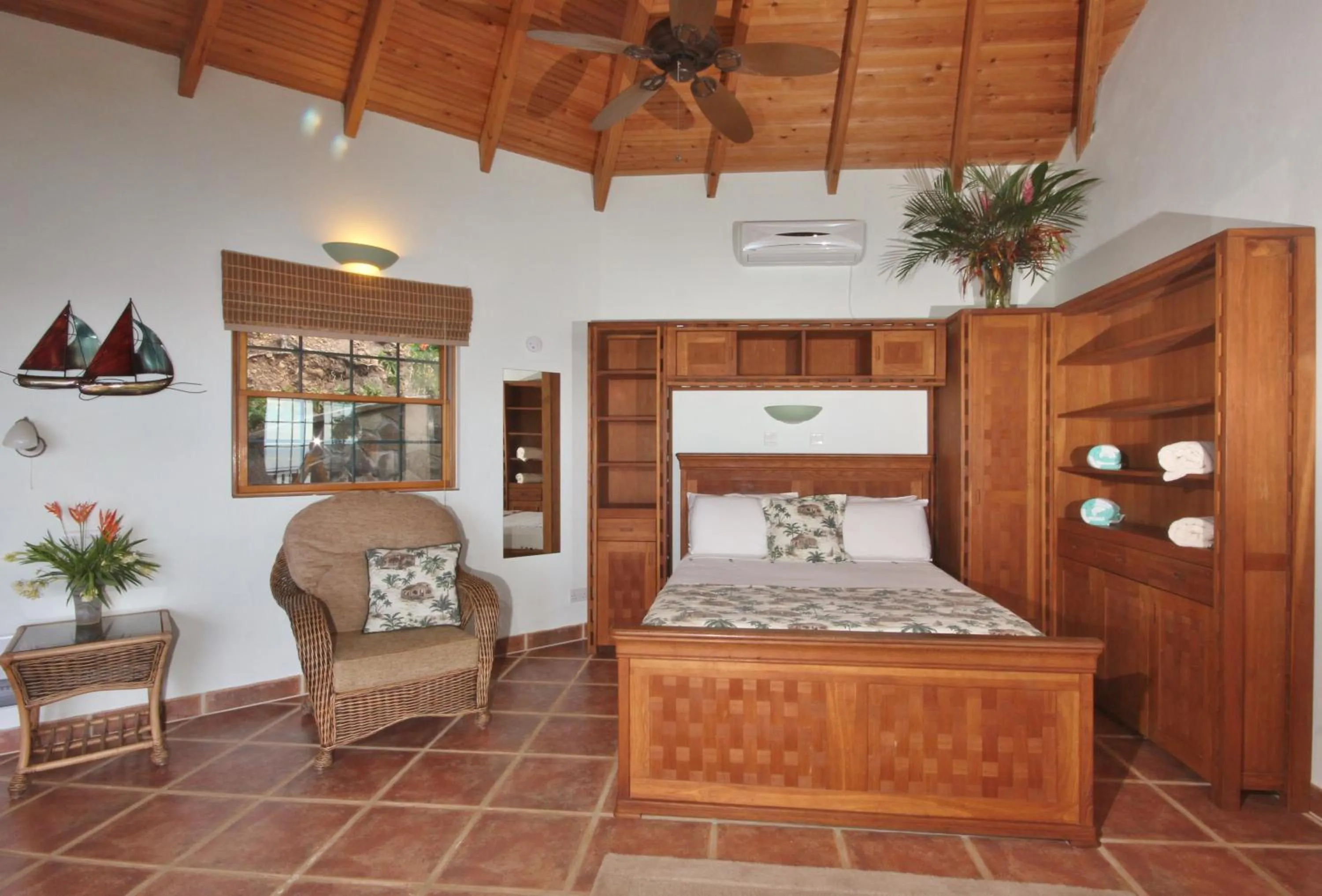 Living room, Bed in Tropical Hideaway
