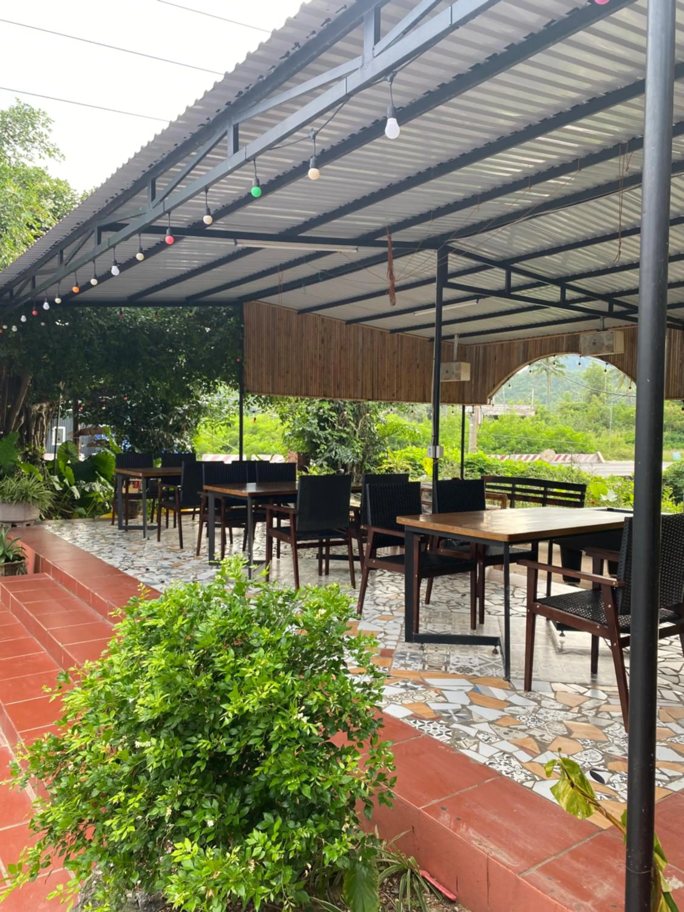 Restaurant/places to eat in Woodstock Beach Camp