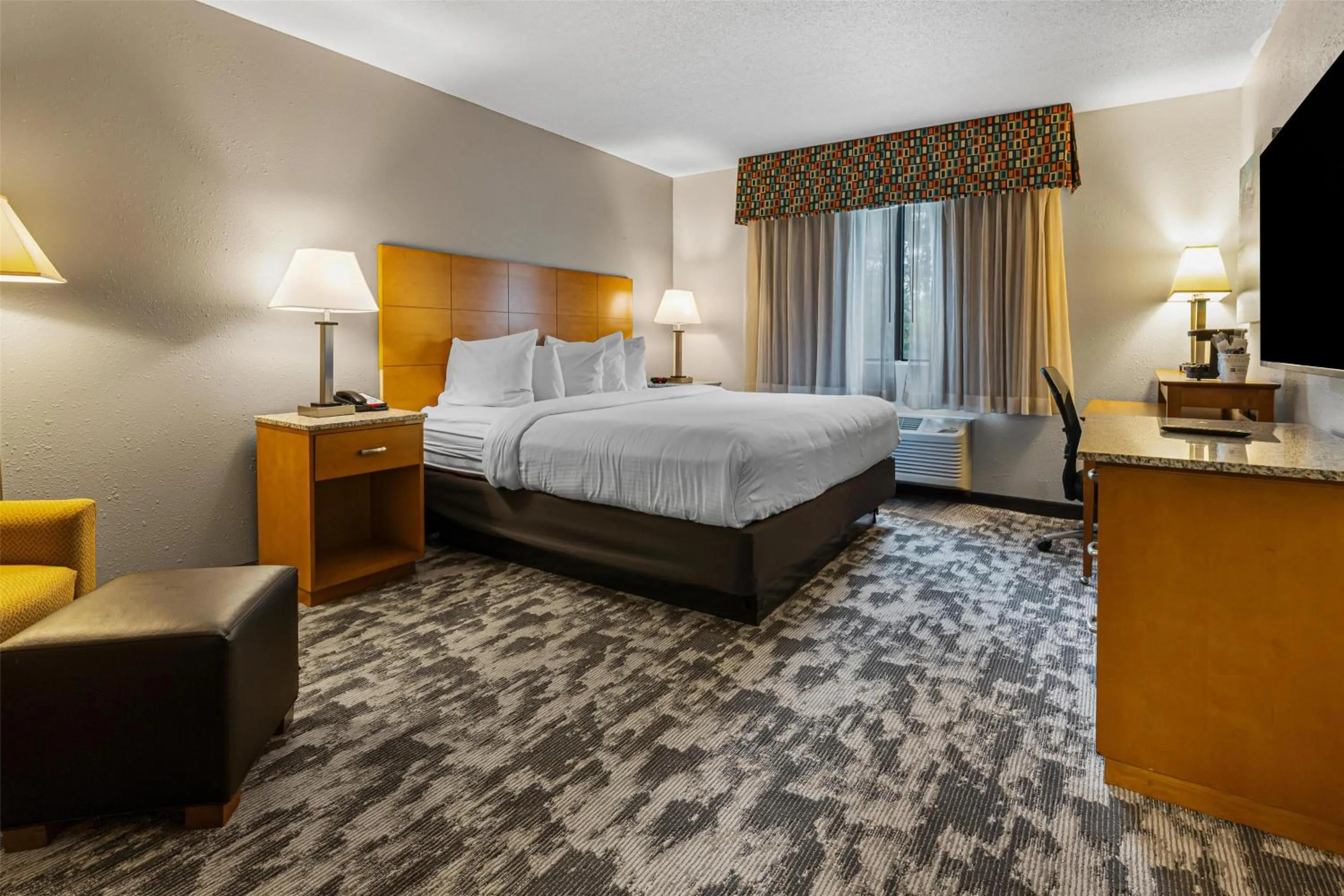 Bedroom, Bed in Best Western Ambassador Inn & Suites