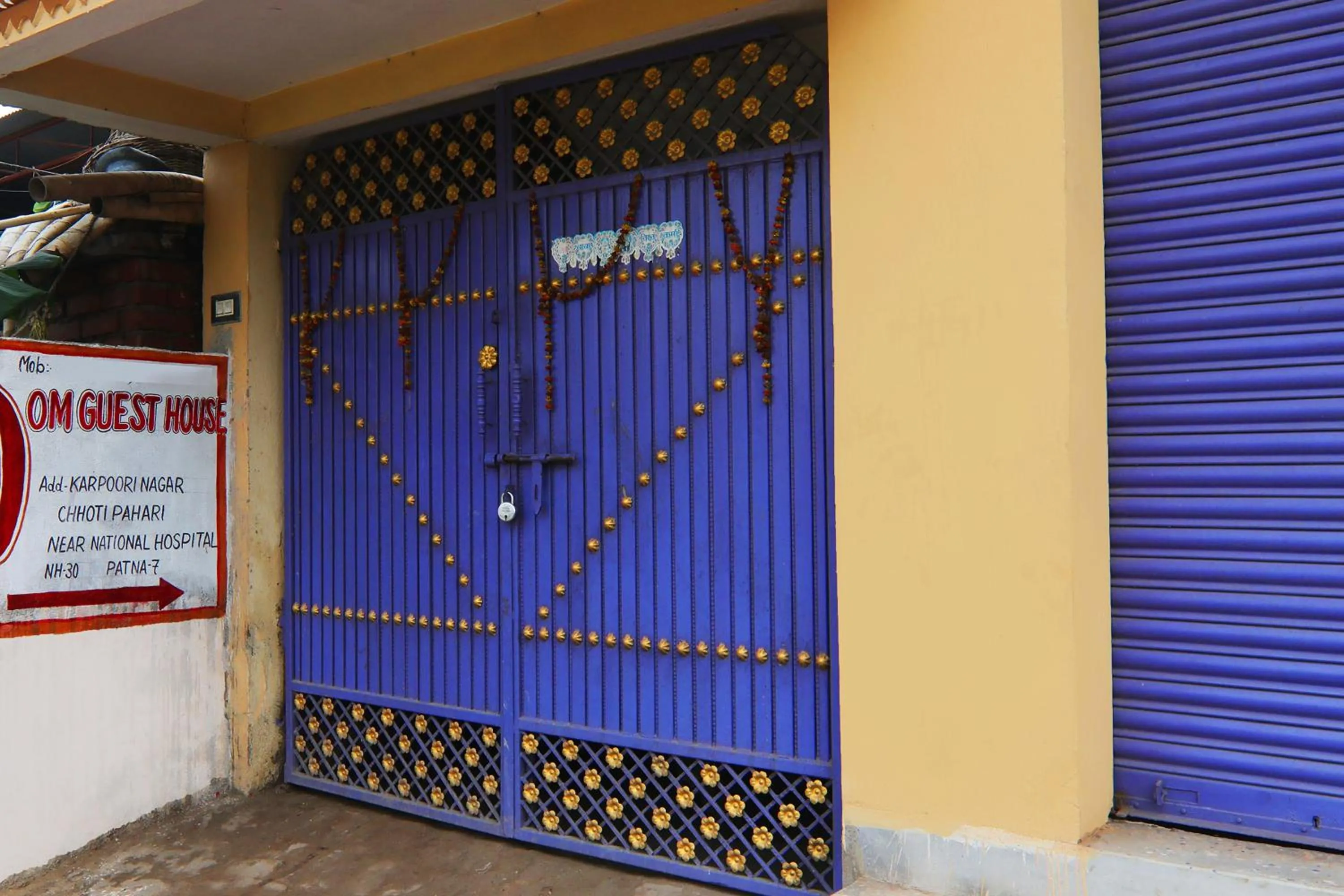 Facade/entrance in Hotel O OM Guest House