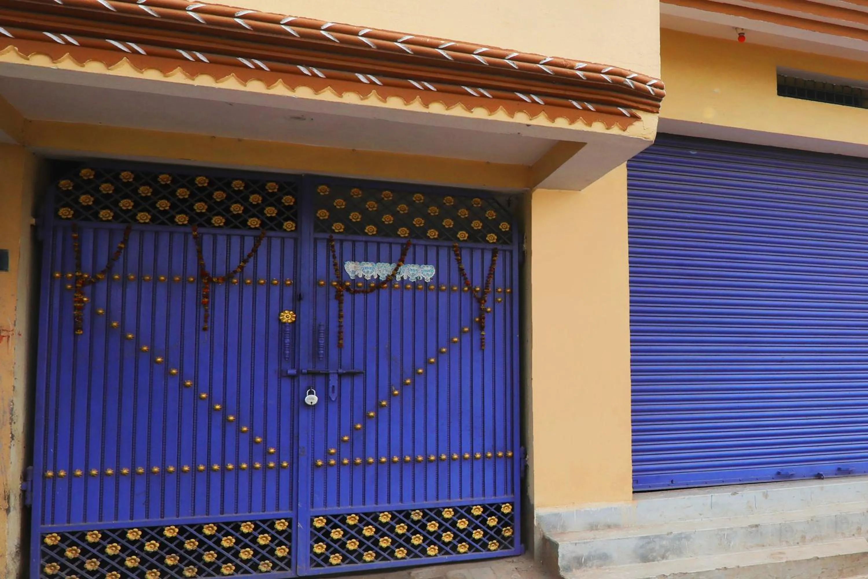 Facade/entrance in Hotel O OM Guest House