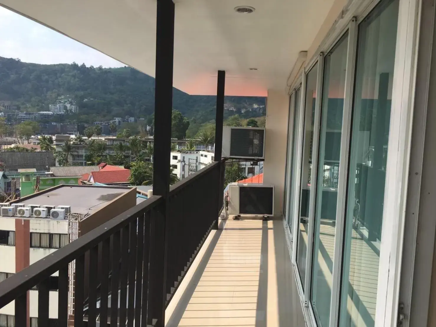 Double Room with Balcony and Sea View in Blueskyhouse Patong Double Room with Balcony and Sea View in Blueskyhouse Patong