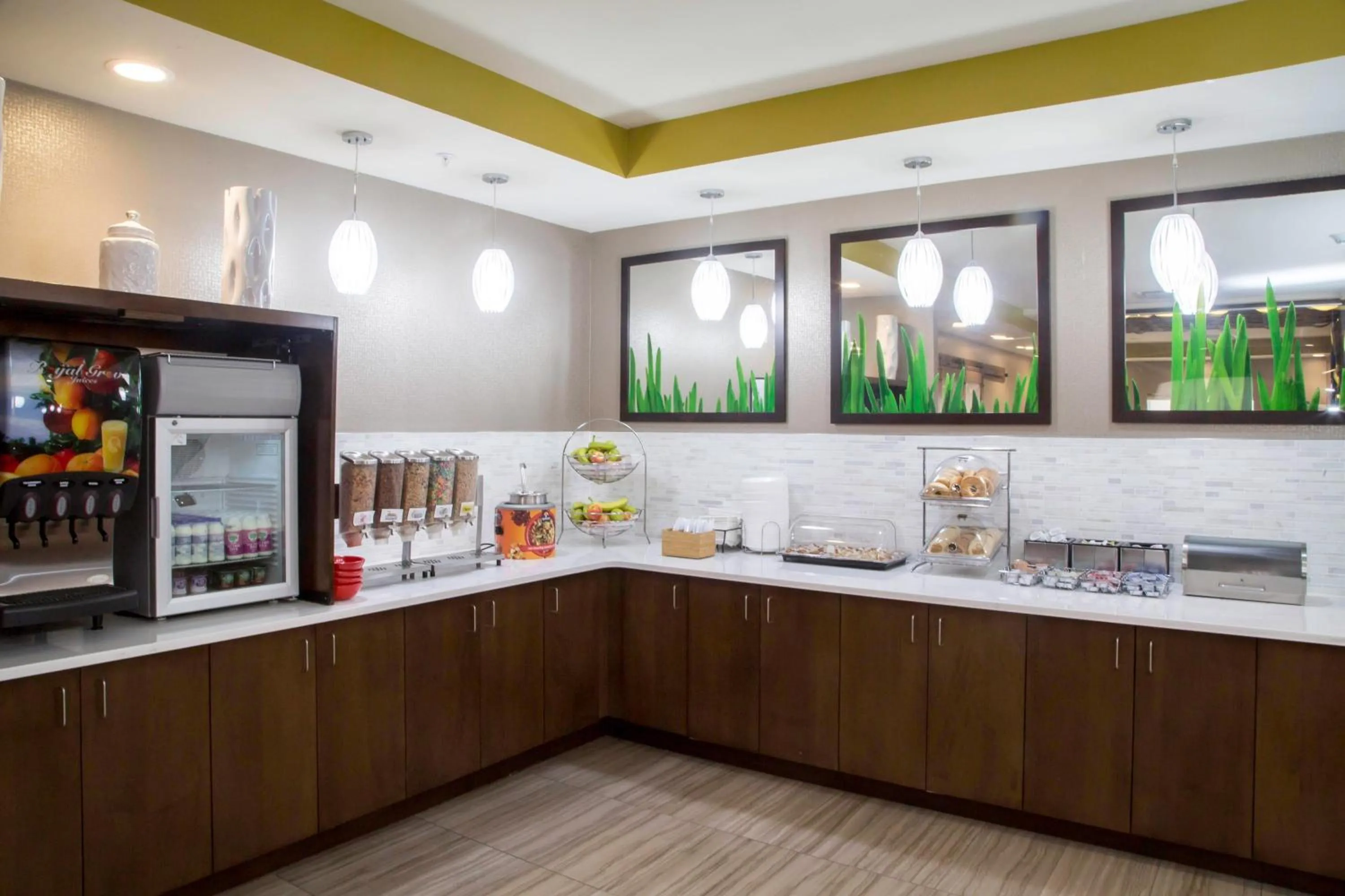 Breakfast in TownePlace Suites by Marriott Oxford