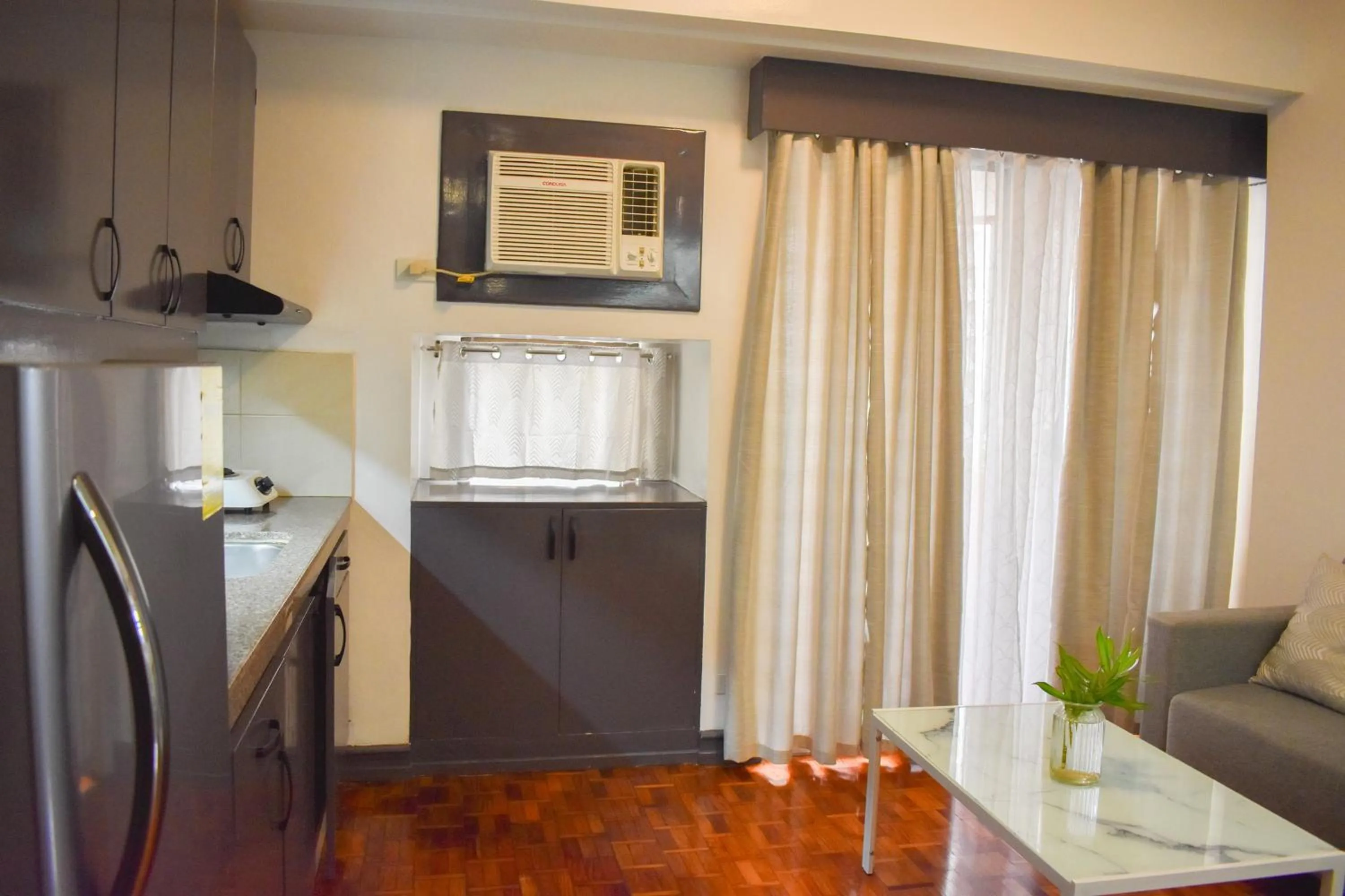 Kitchen or kitchenette in Sunette Tower Suites Makati
