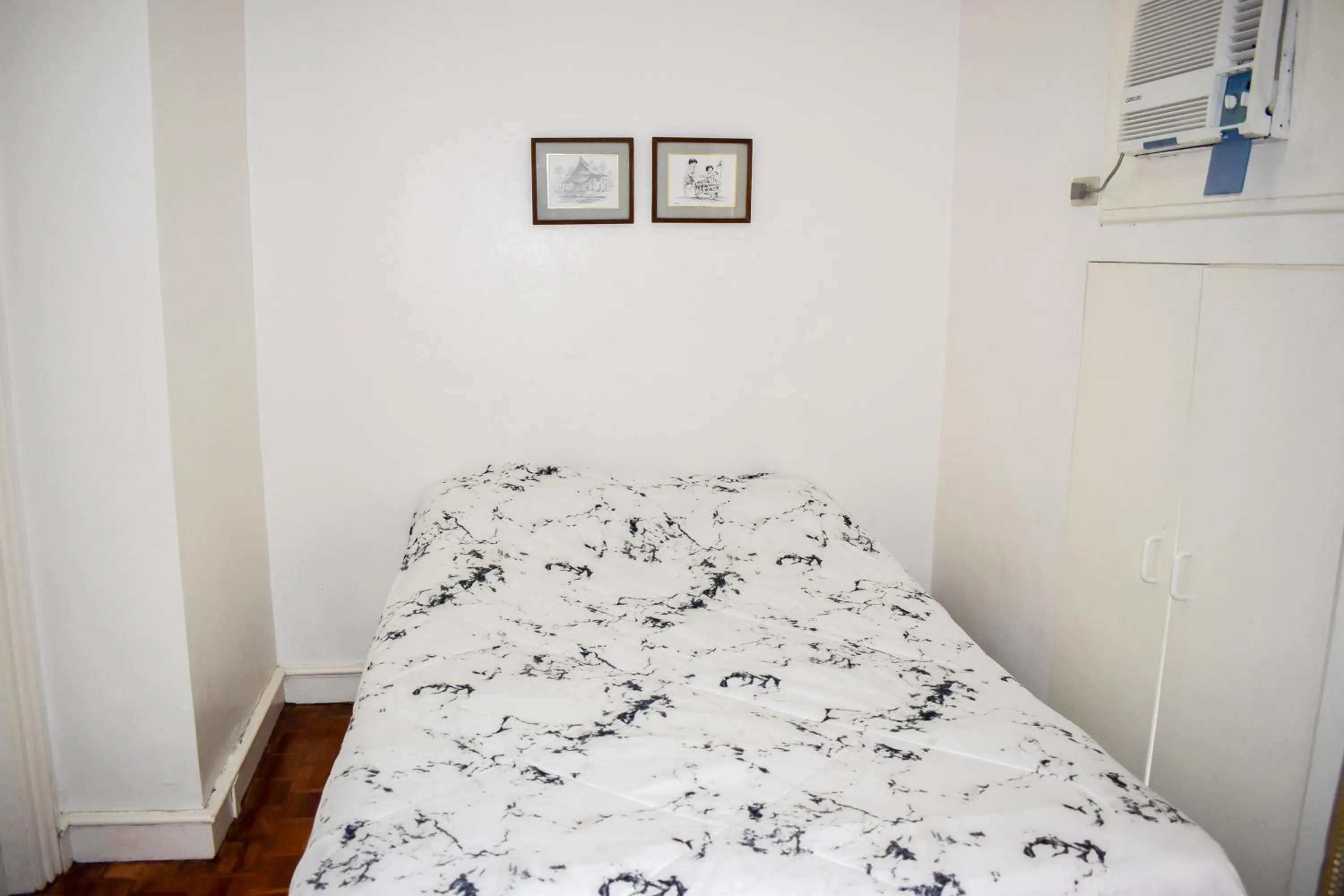 Bed in Sunette Tower Suites Makati