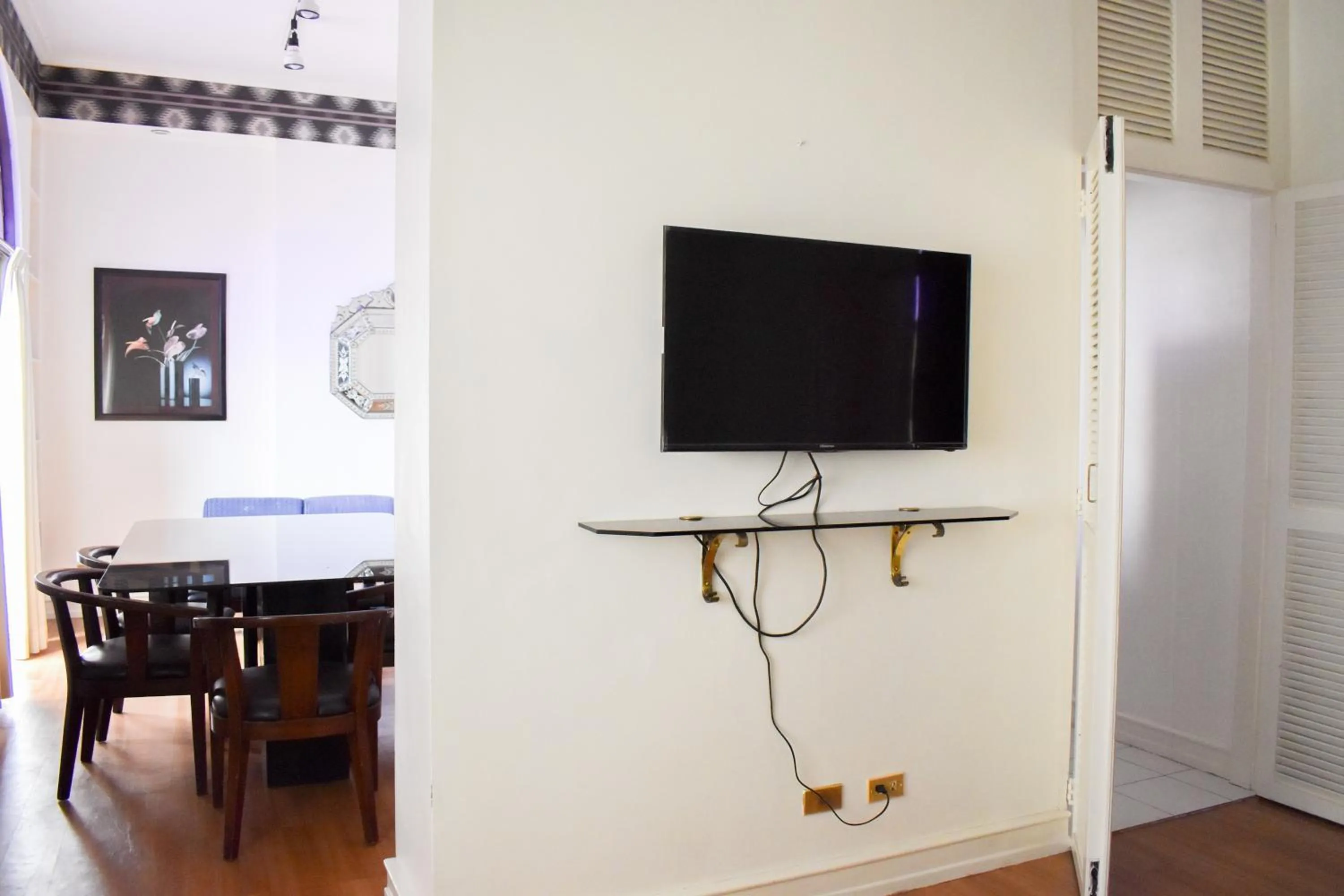 TV and multimedia in Sunette Tower Suites Makati