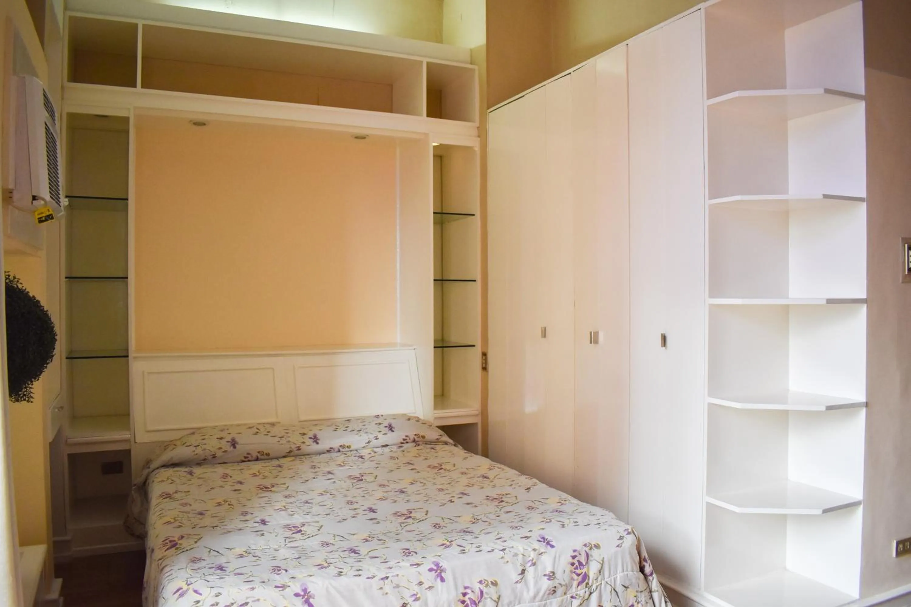 Bed in Sunette Tower Suites Makati