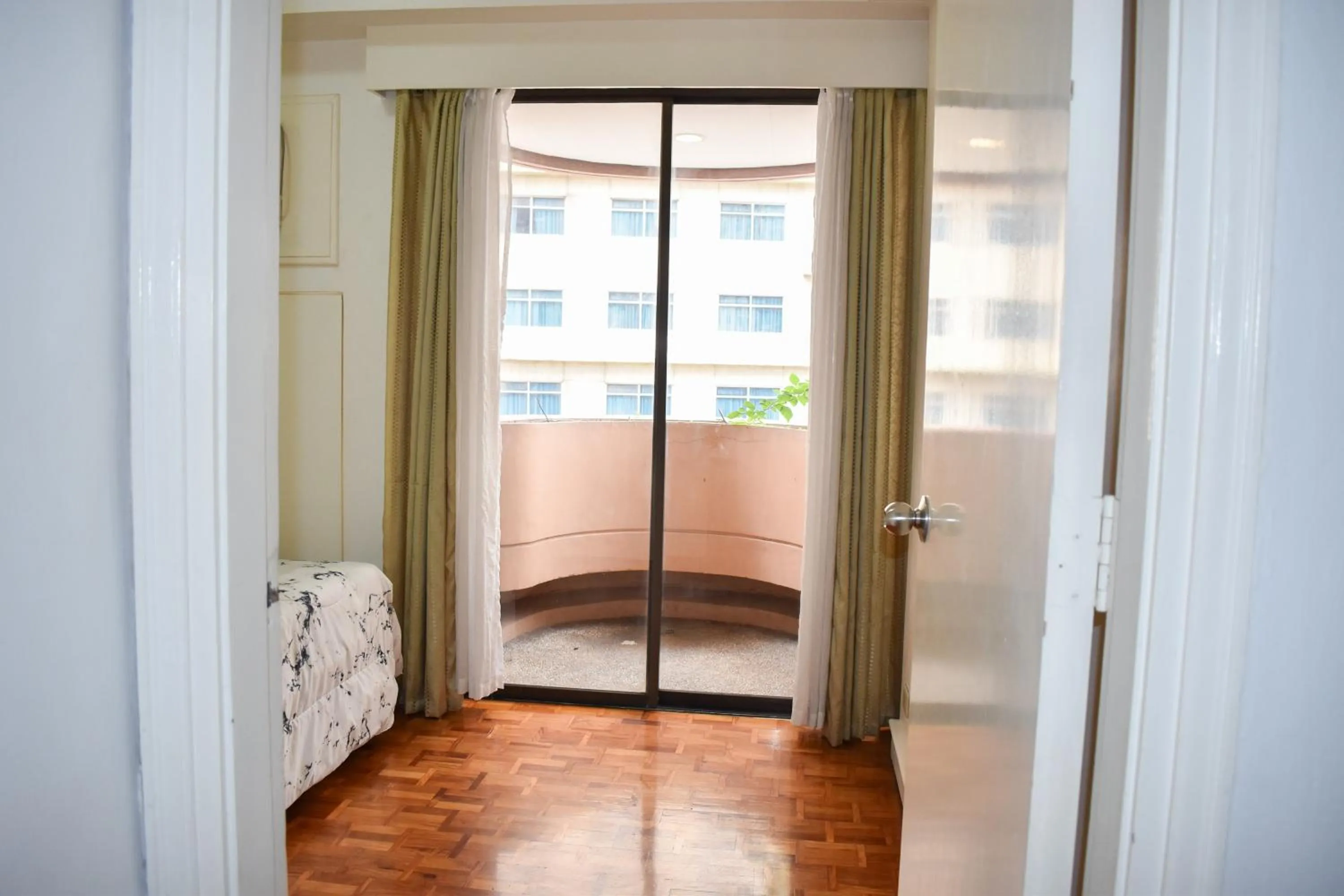 Bed in Sunette Tower Suites Makati