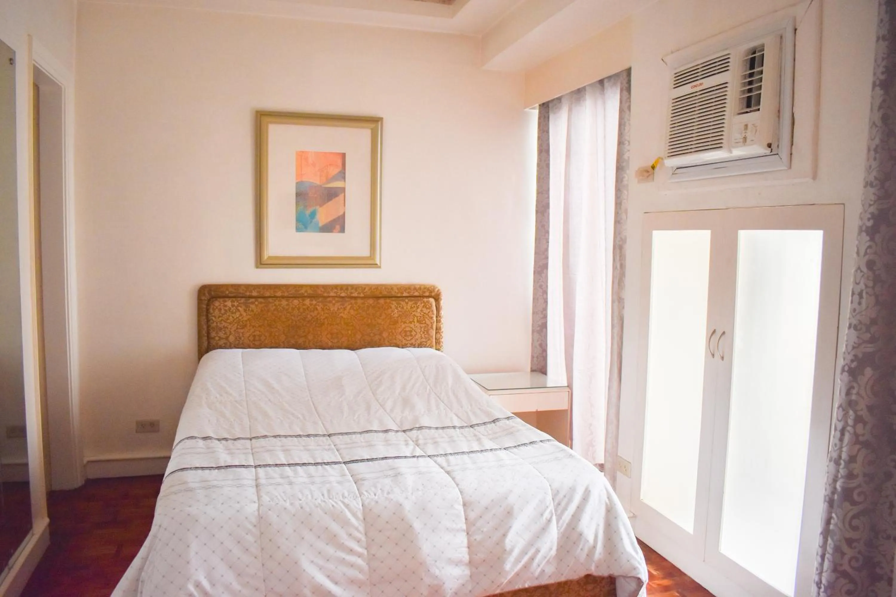 Bed in Sunette Tower Suites Makati