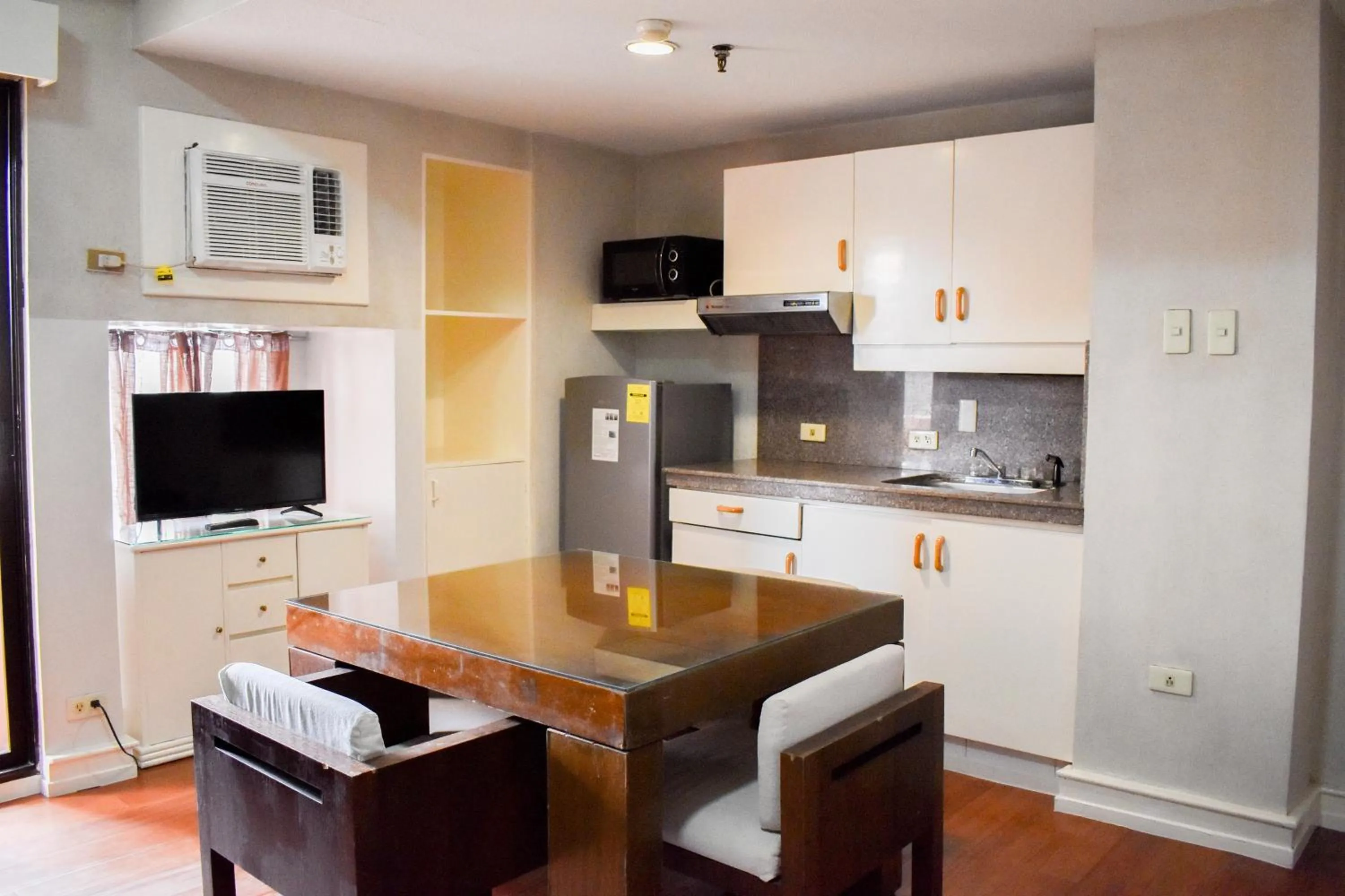 Kitchen or kitchenette in Sunette Tower Suites Makati