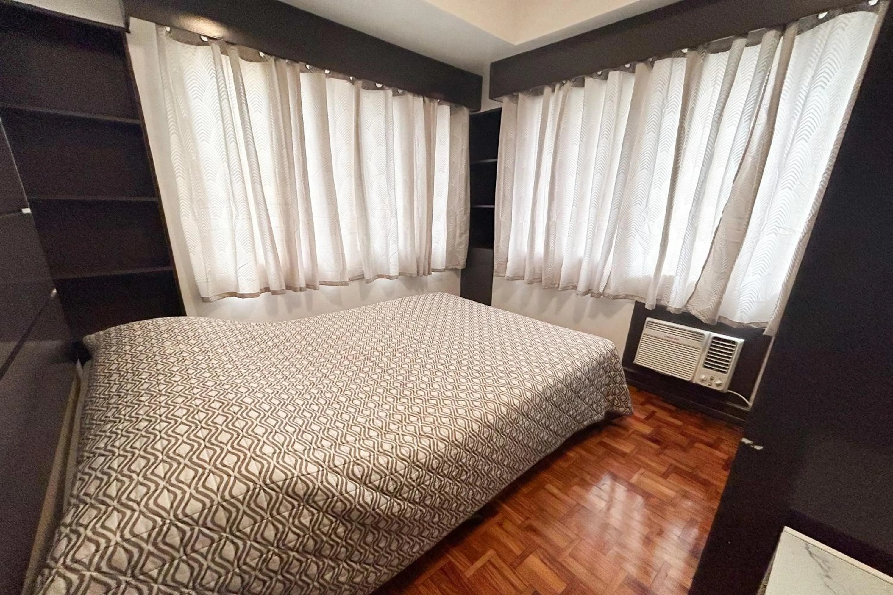 Bed in Sunette Tower Suites Makati