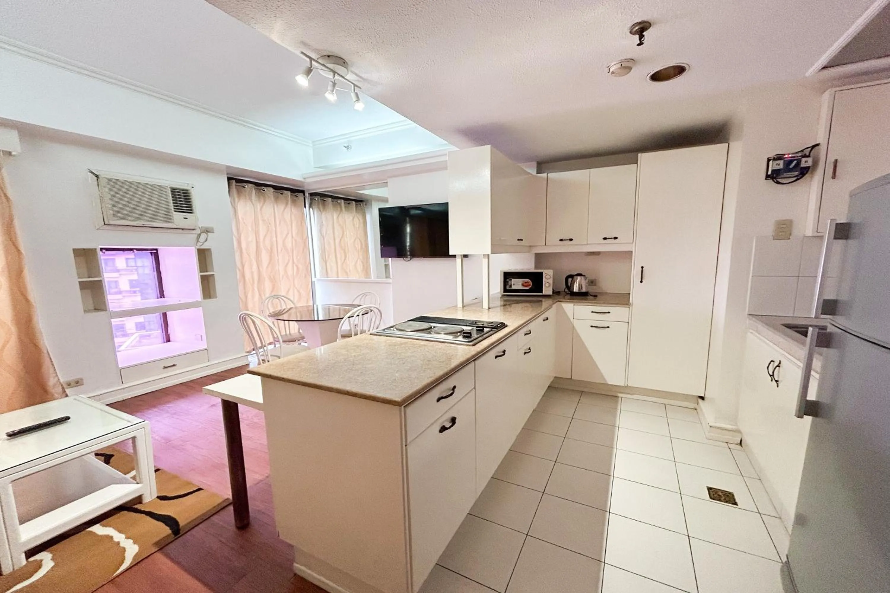 Kitchen or kitchenette in Sunette Tower Suites Makati