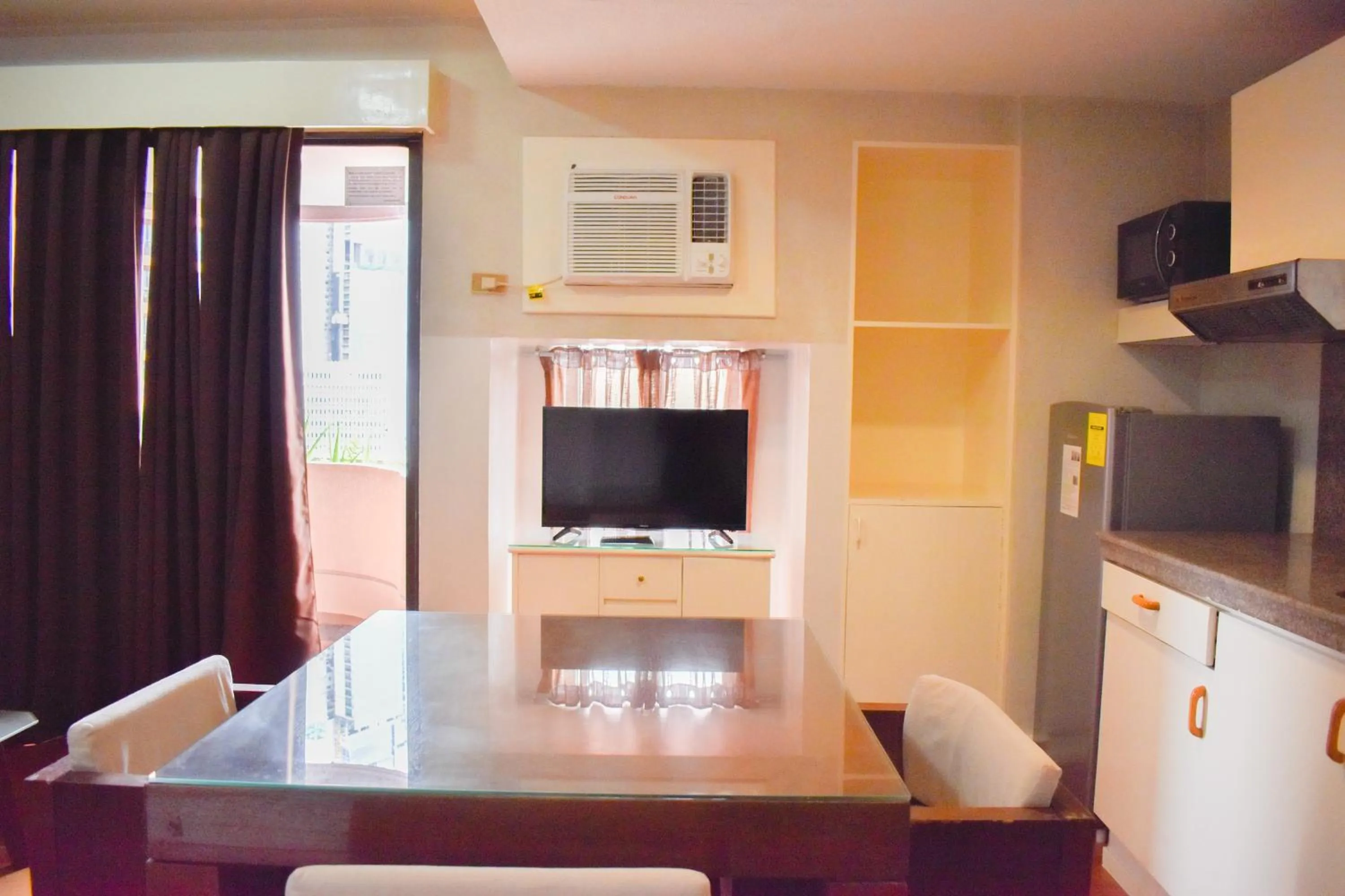 TV and multimedia in Sunette Tower Suites Makati