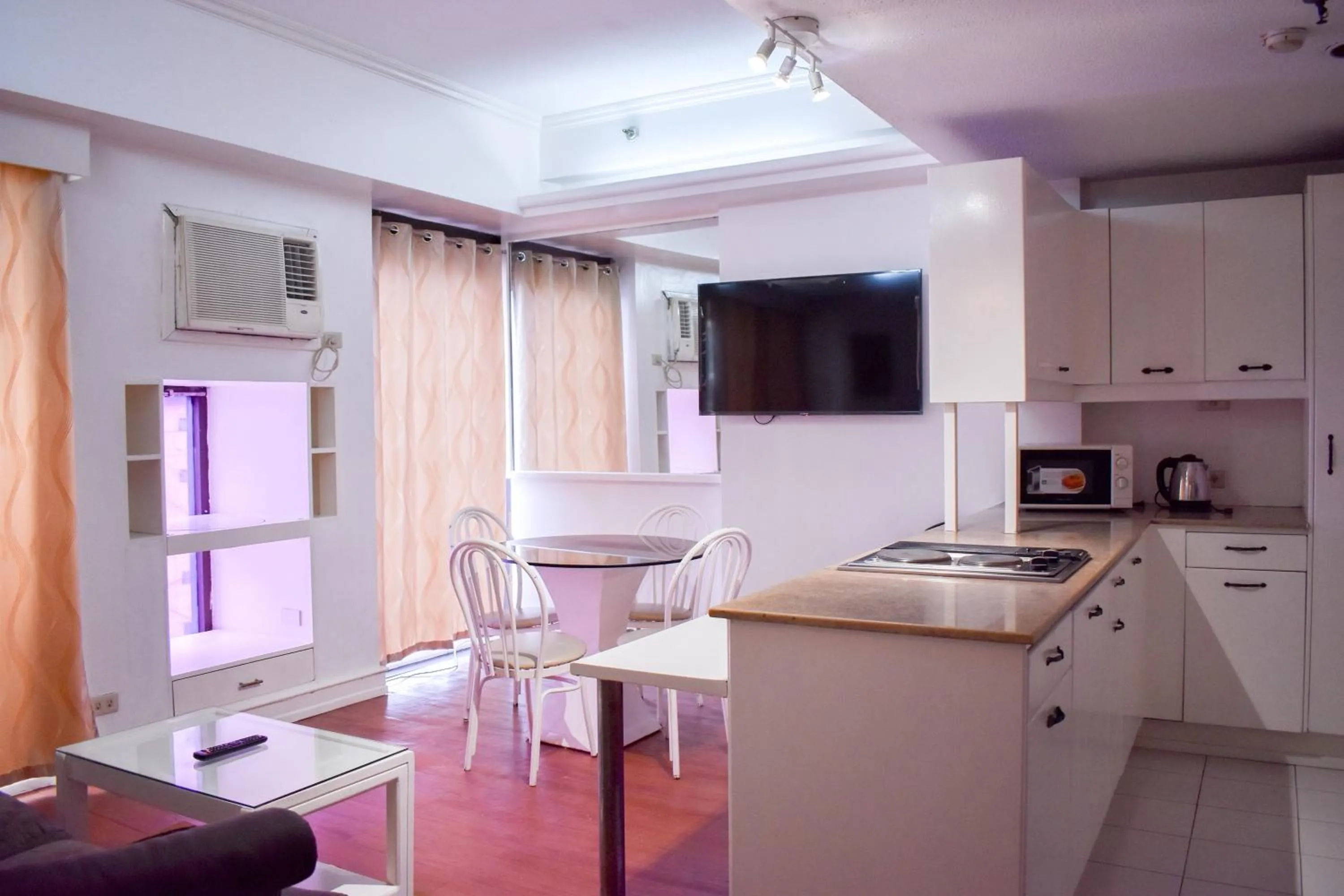 Kitchen or kitchenette in Sunette Tower Suites Makati