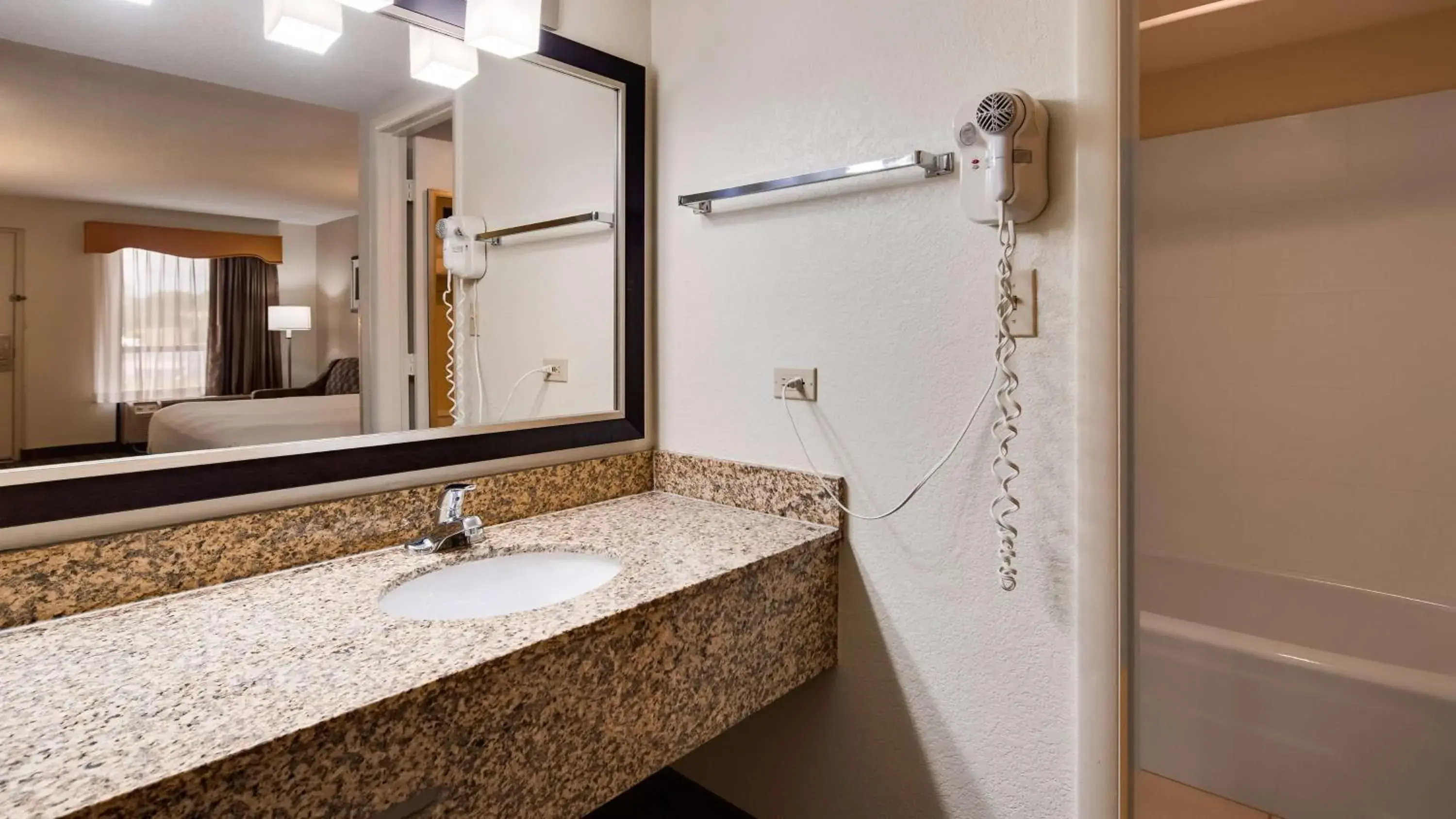 Queen Room with Two Queen Beds - Smoking in Best Western of Murphy Queen Room with Two Queen Beds - Smoking in Best Western of Murphy