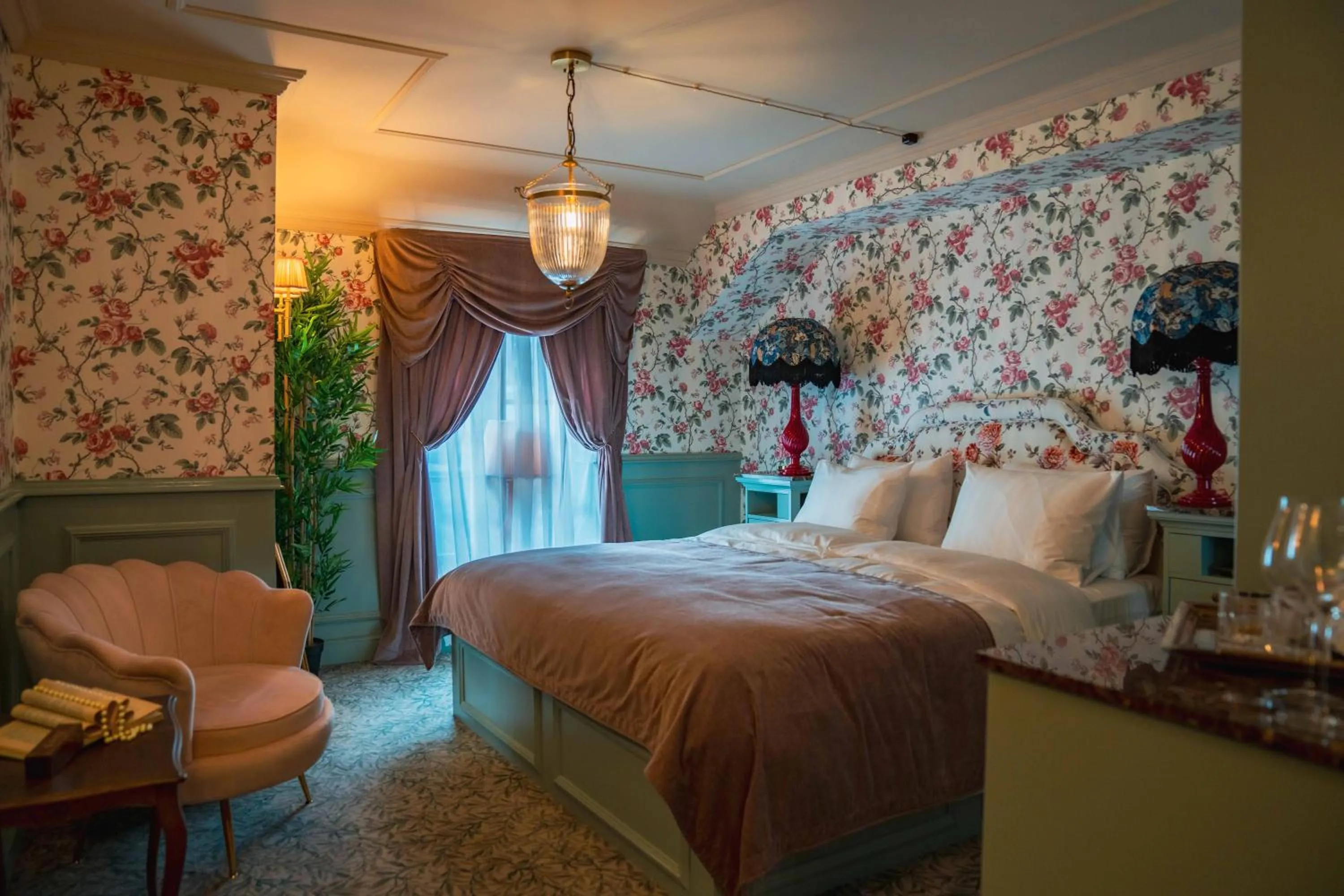 Living room, Bed in Charmante Skostredet Hôtel