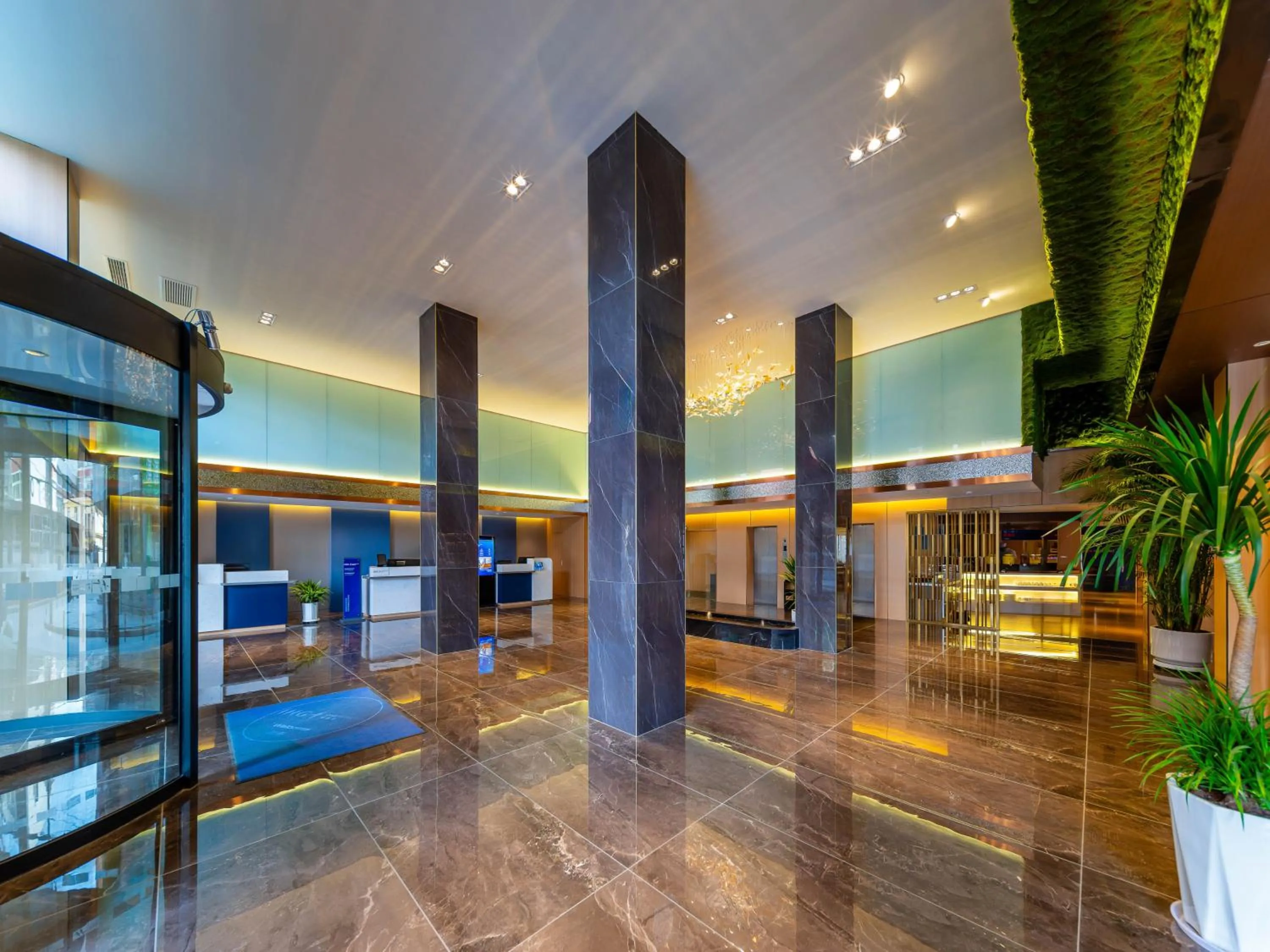 Lobby or reception in Holiday Inn Express Lanzhou Zhengning Road by IHG