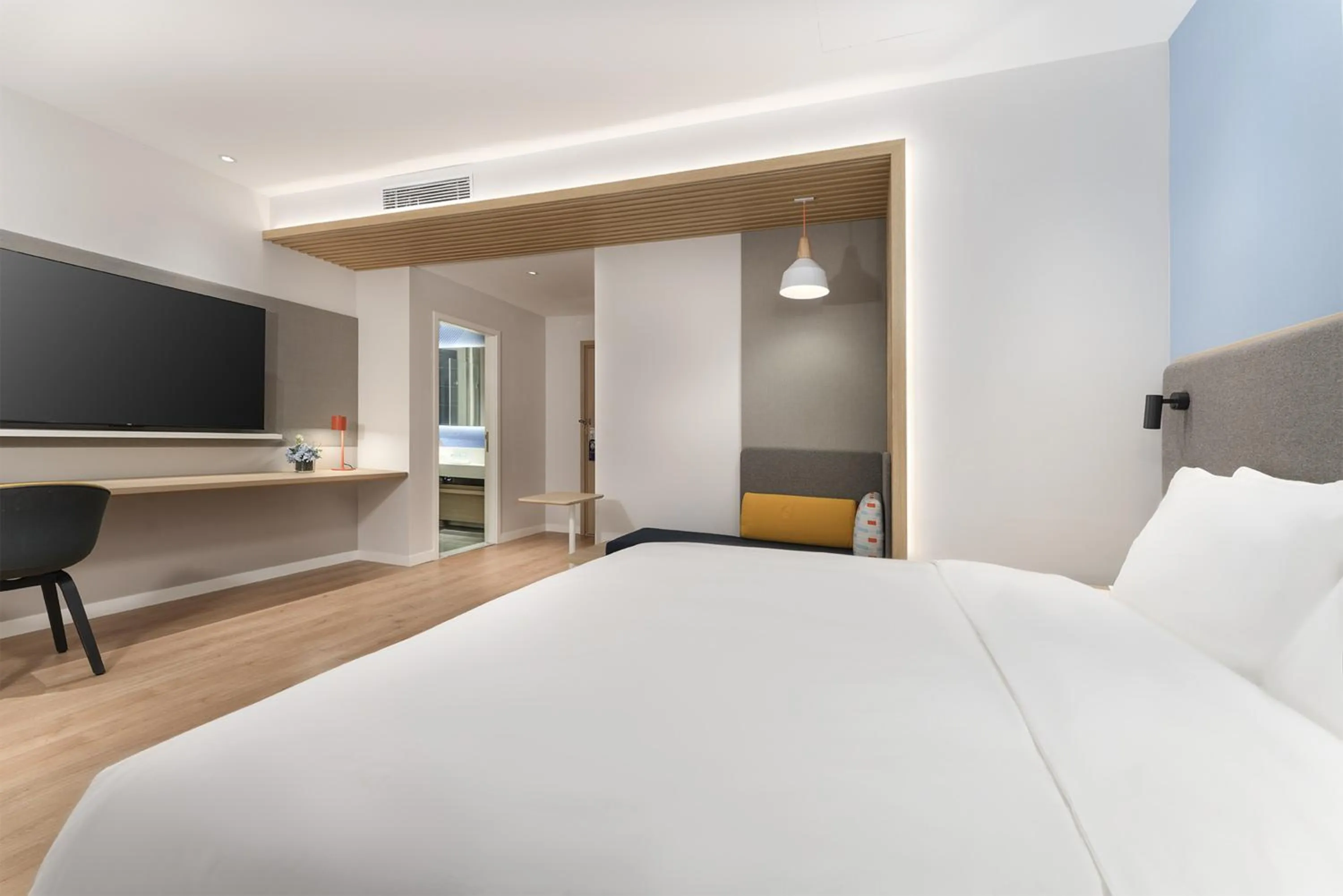 Bed in Holiday Inn Express Dandong City Center by IHG