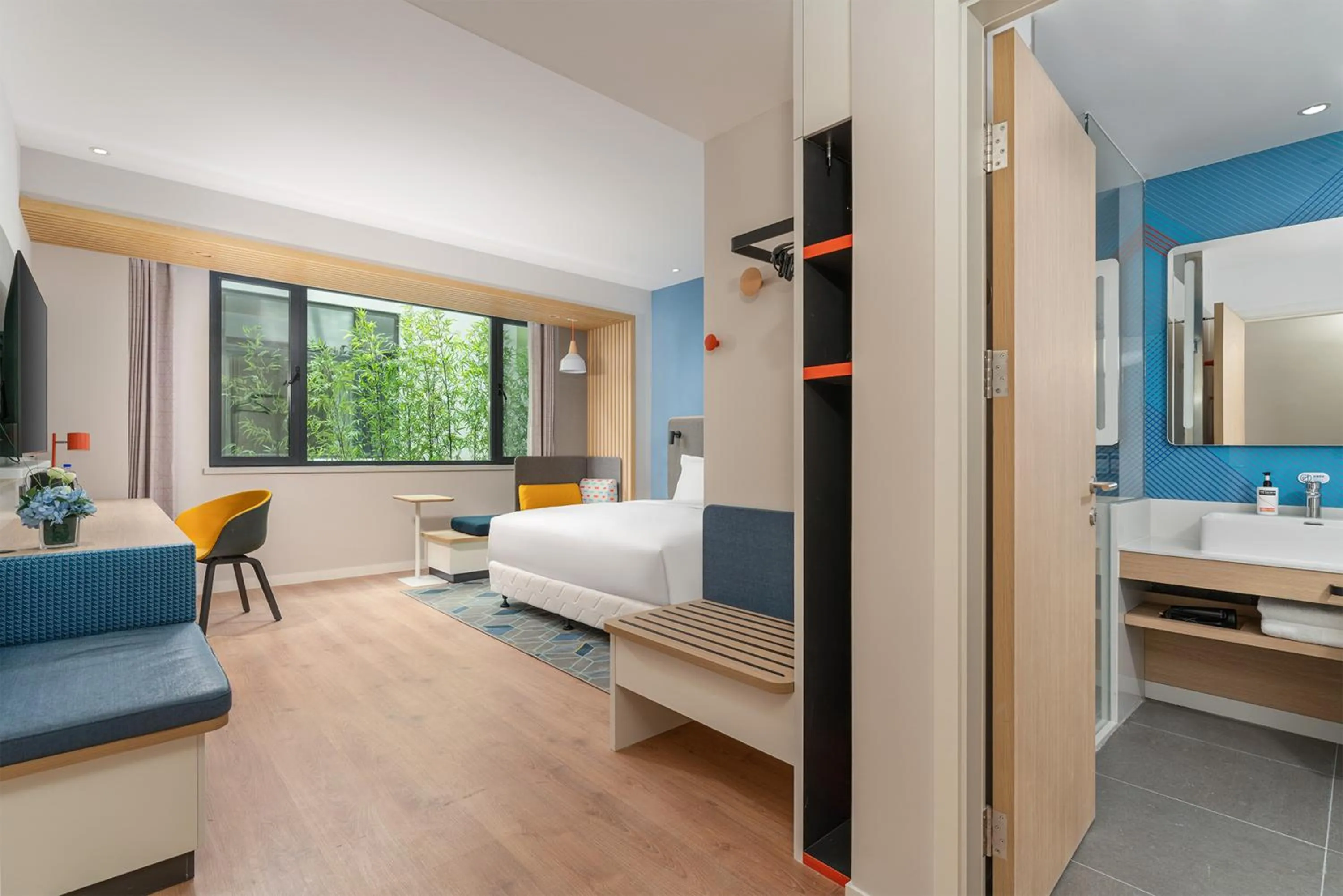 Bed in Holiday Inn Express Dandong City Center by IHG