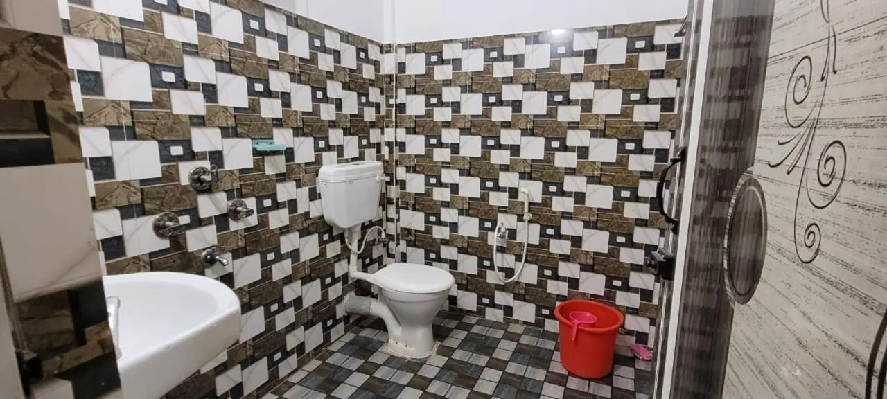 Shower in The Western Lodge