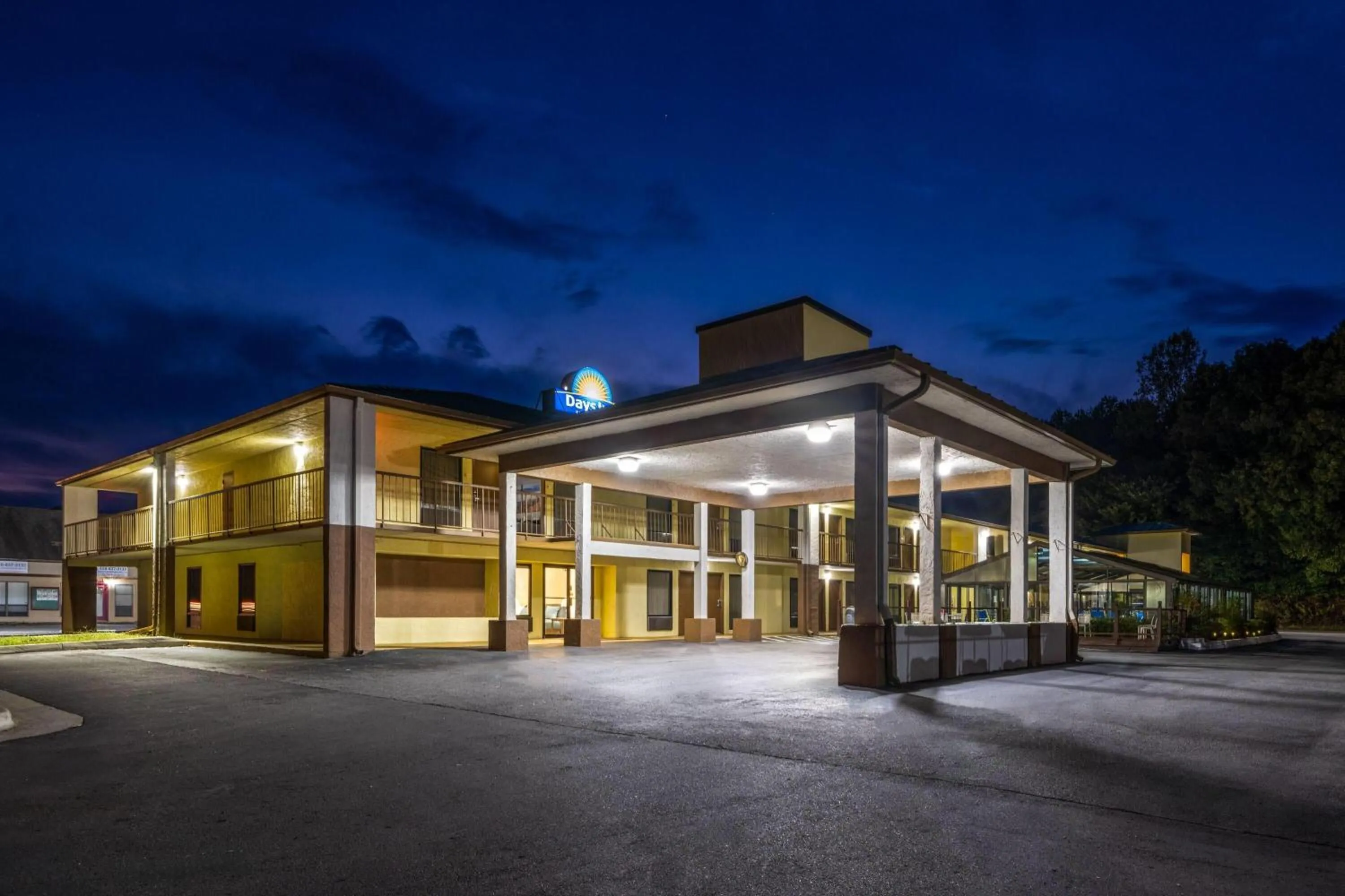 Property building in Days Inn by Wyndham Murphy