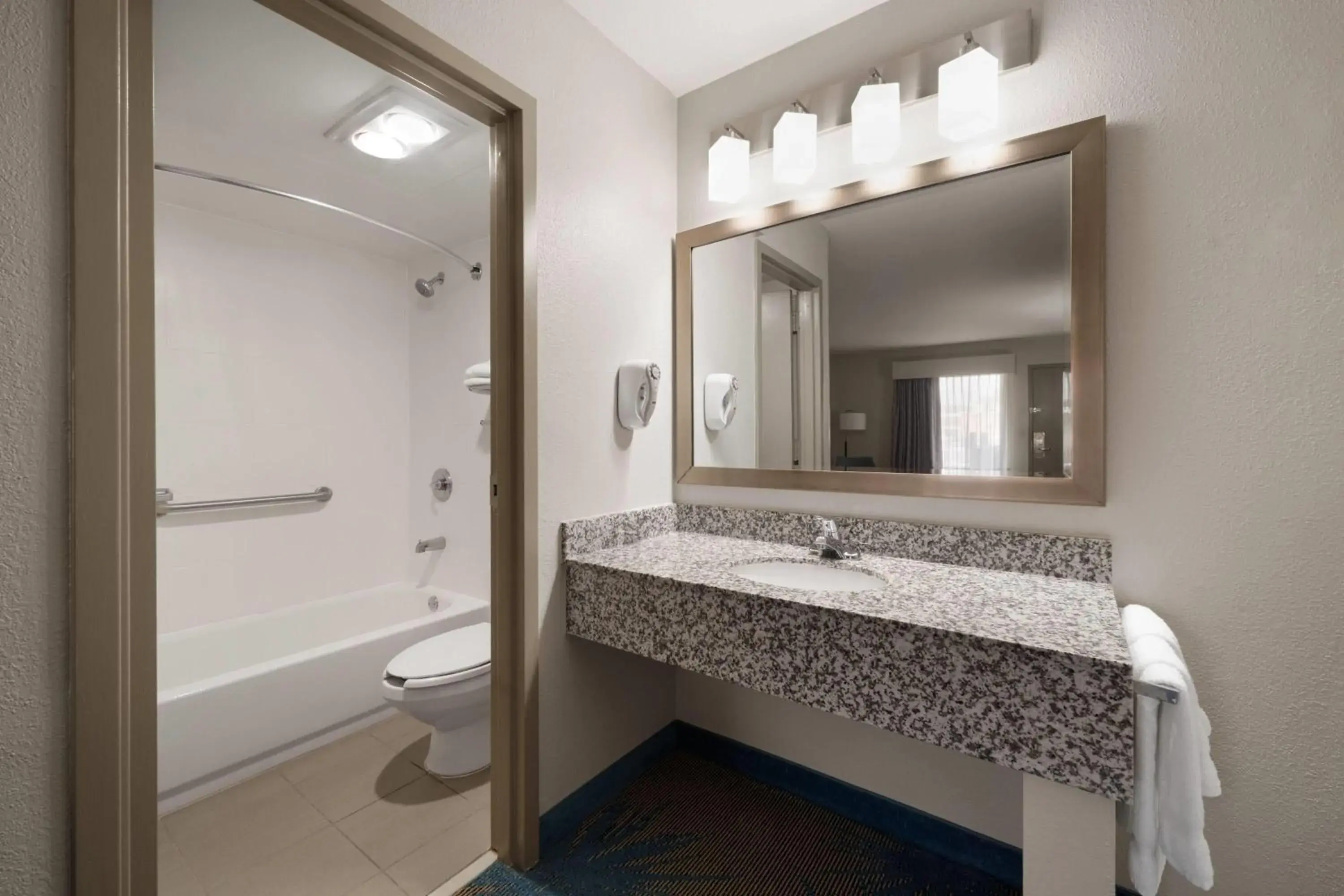 King Room - Non-Smoking in Days Inn by Wyndham Murphy King Room - Non-Smoking in Days Inn by Wyndham Murphy